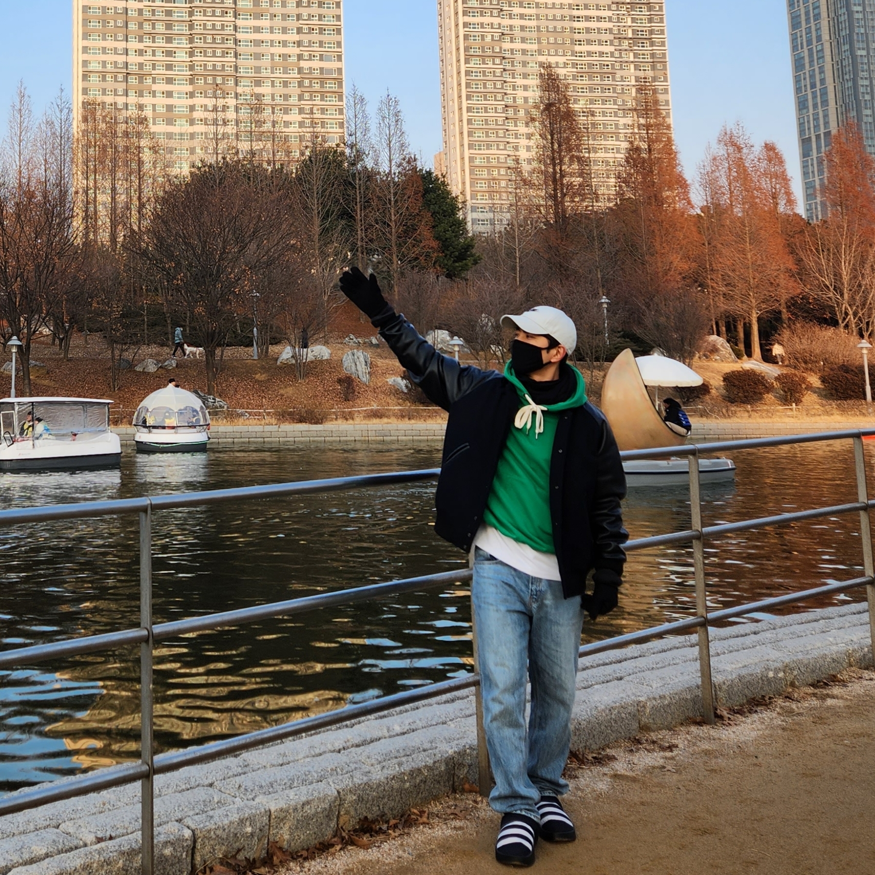 Adidas Puffylette Core Black 착용 스타일 - 5