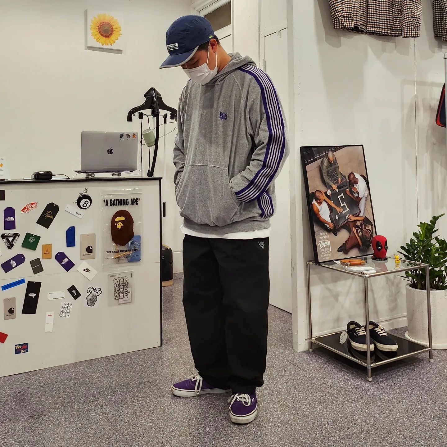 Needles Track Hoodie Velour Black, Needles Track Hoodie Velour Heather Grey 착용 스타일