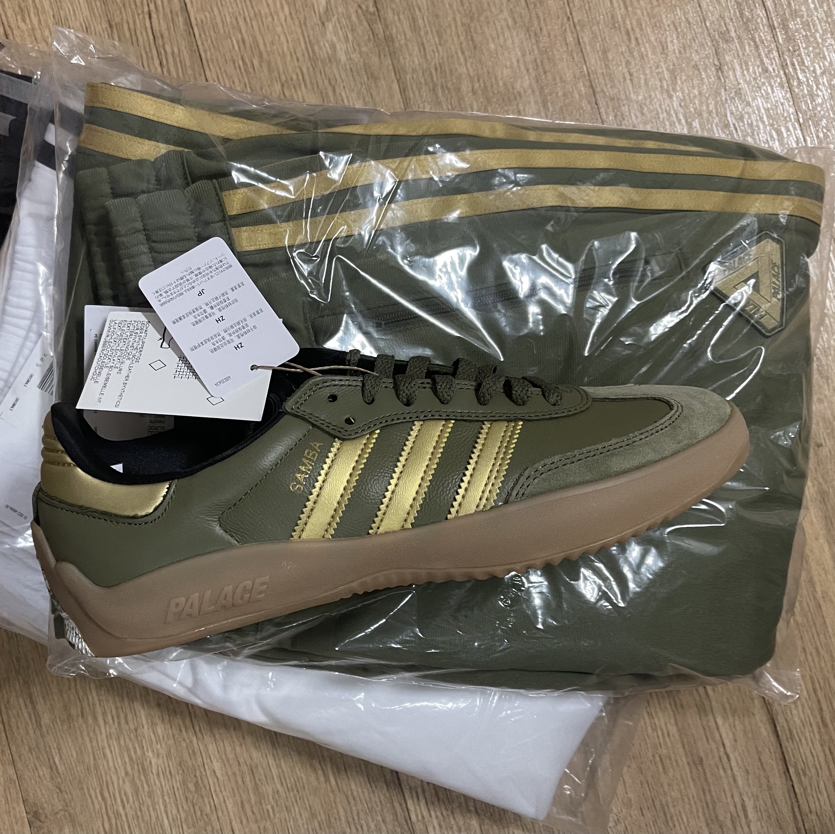 Palace x Adidas Firebird Track Pants Black - 23SS, Palace x Adidas Firebird Track Pants White - 23SS 착용 스타일 - 2
