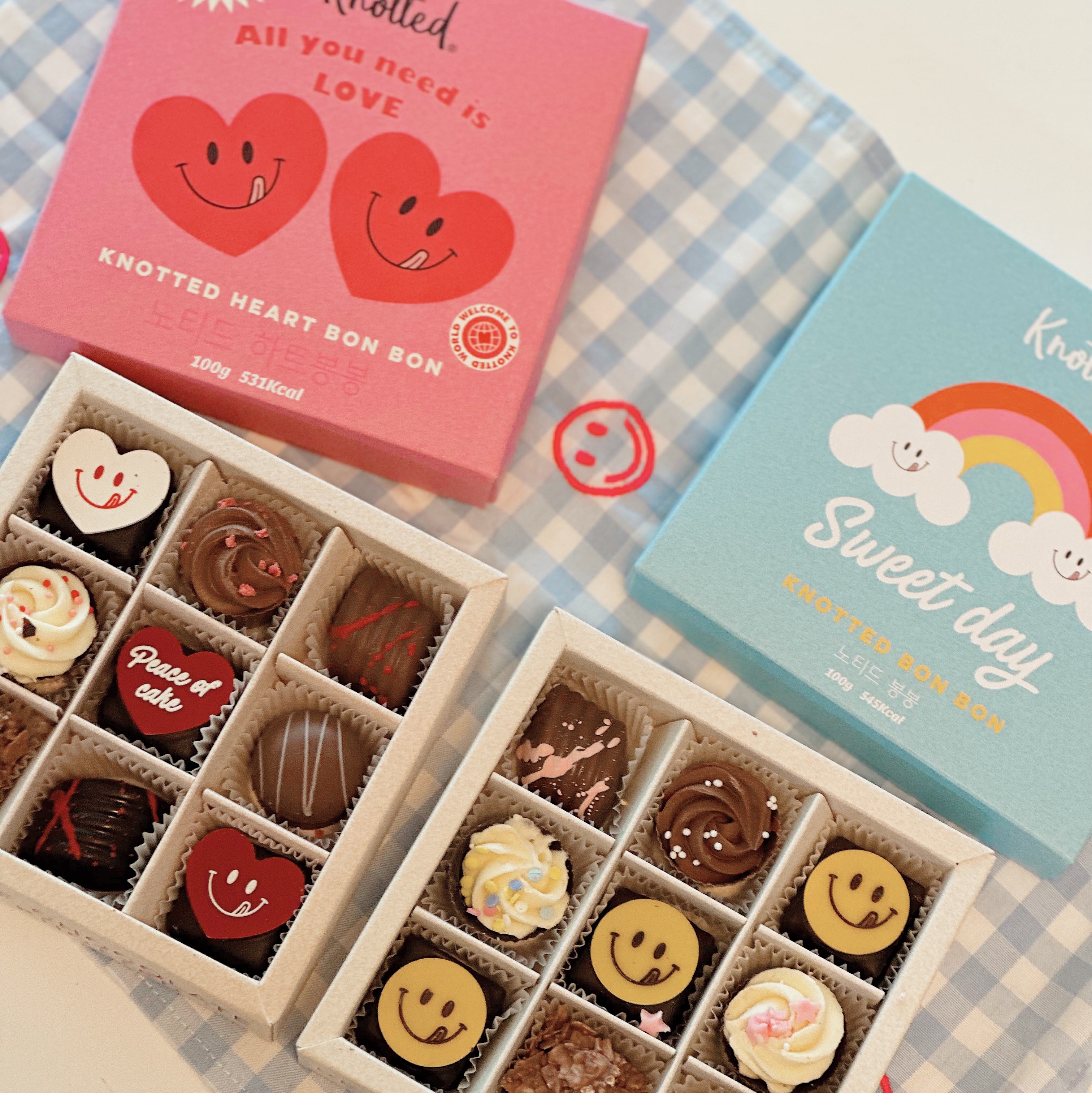 Knotted Heart Chocolate Bonbon 착용 스타일
