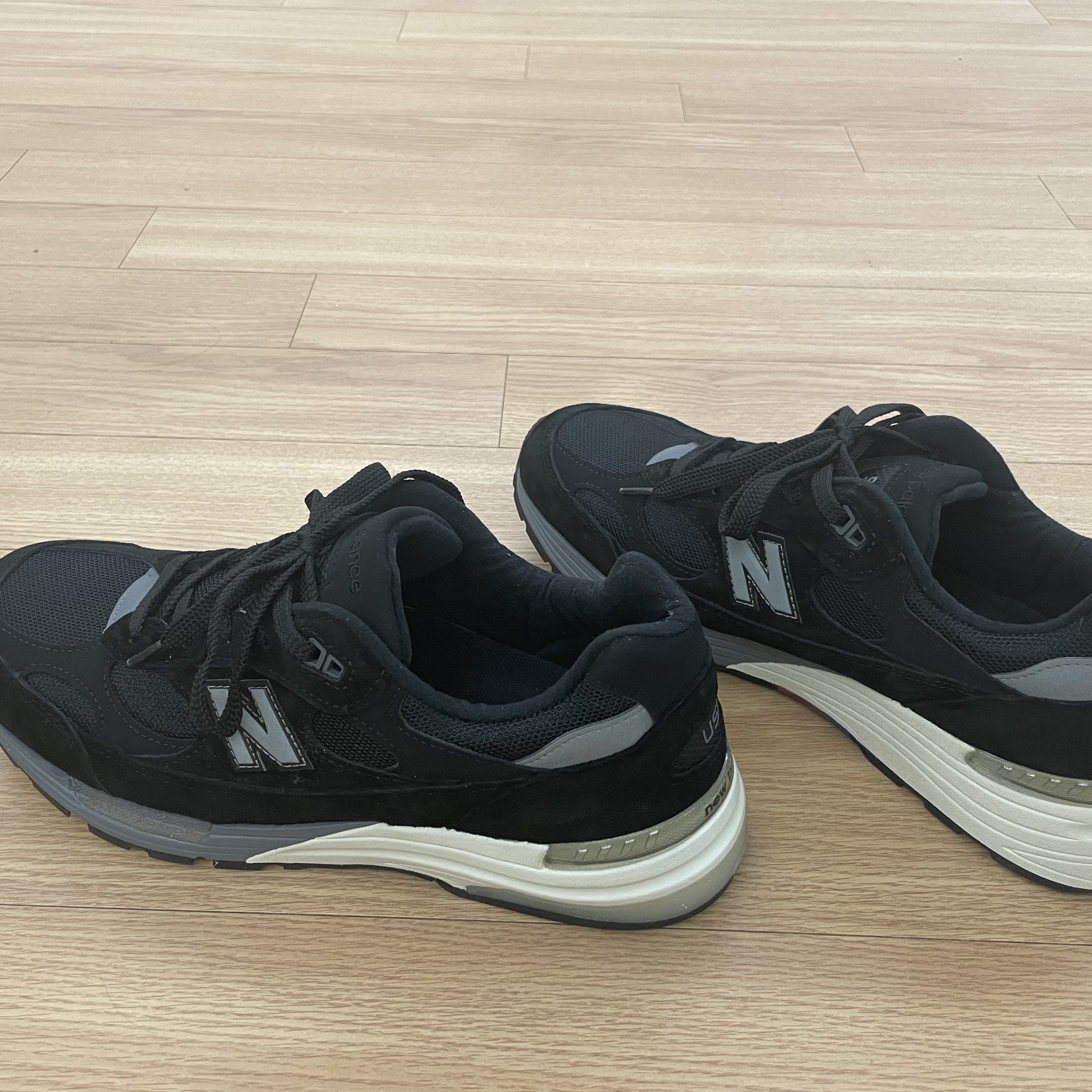New Balance 992 Made in USA Black 착용 스타일 - 2