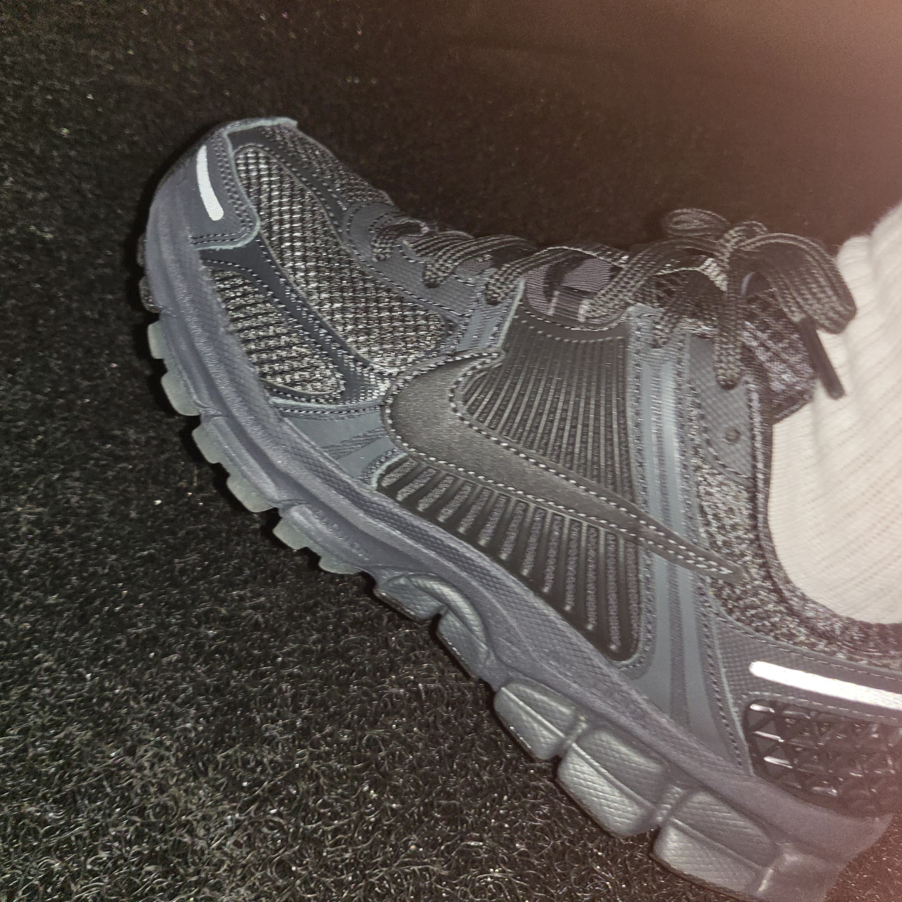 Nike Zoom Vomero 5 SP Anthracite 2023 착용 스타일 - 1