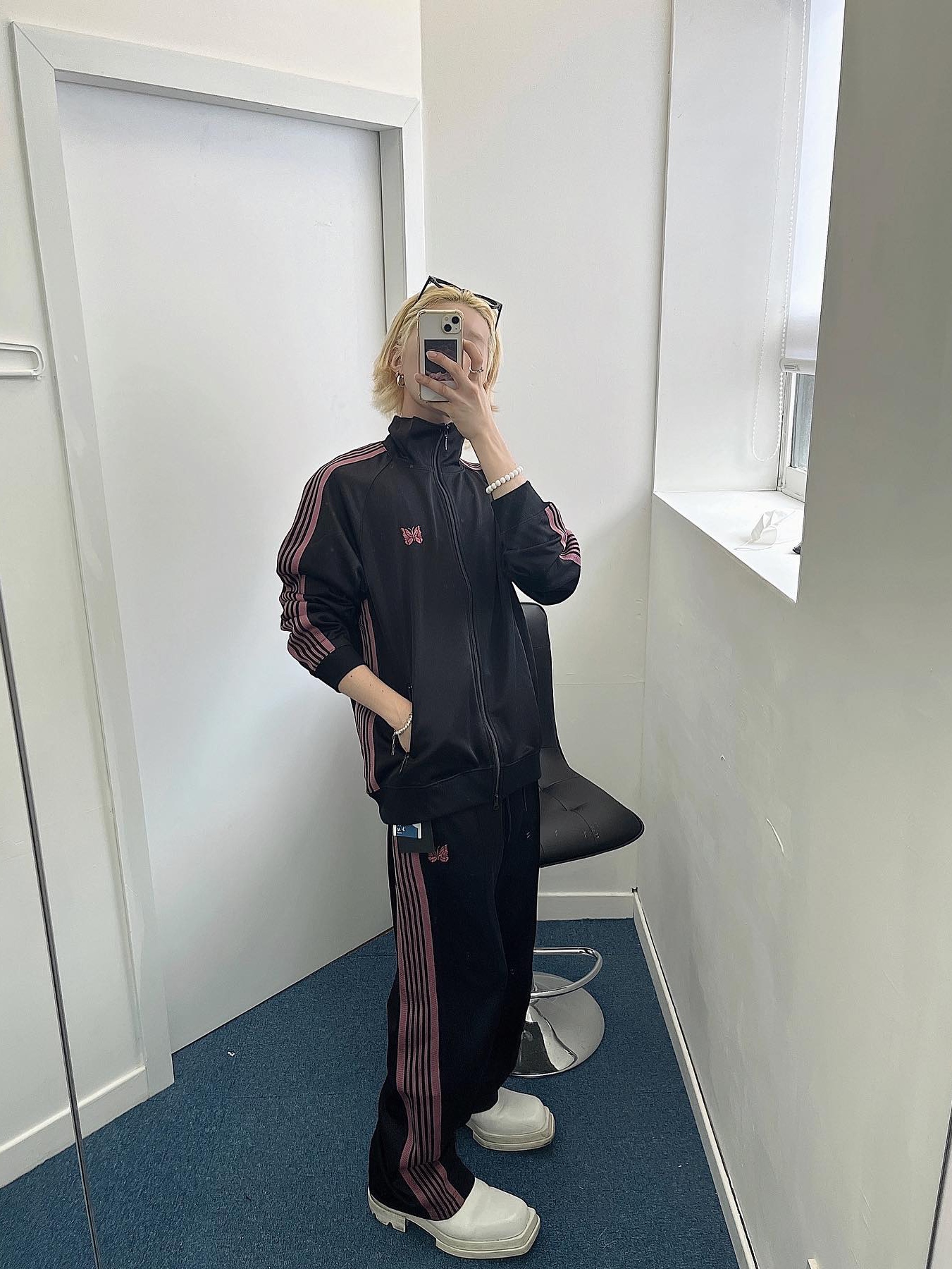 Needles Track Jacket Poly Smooth Black, Needles Straight Track Pants Poly Smooth Black 착용 스타일 - 2