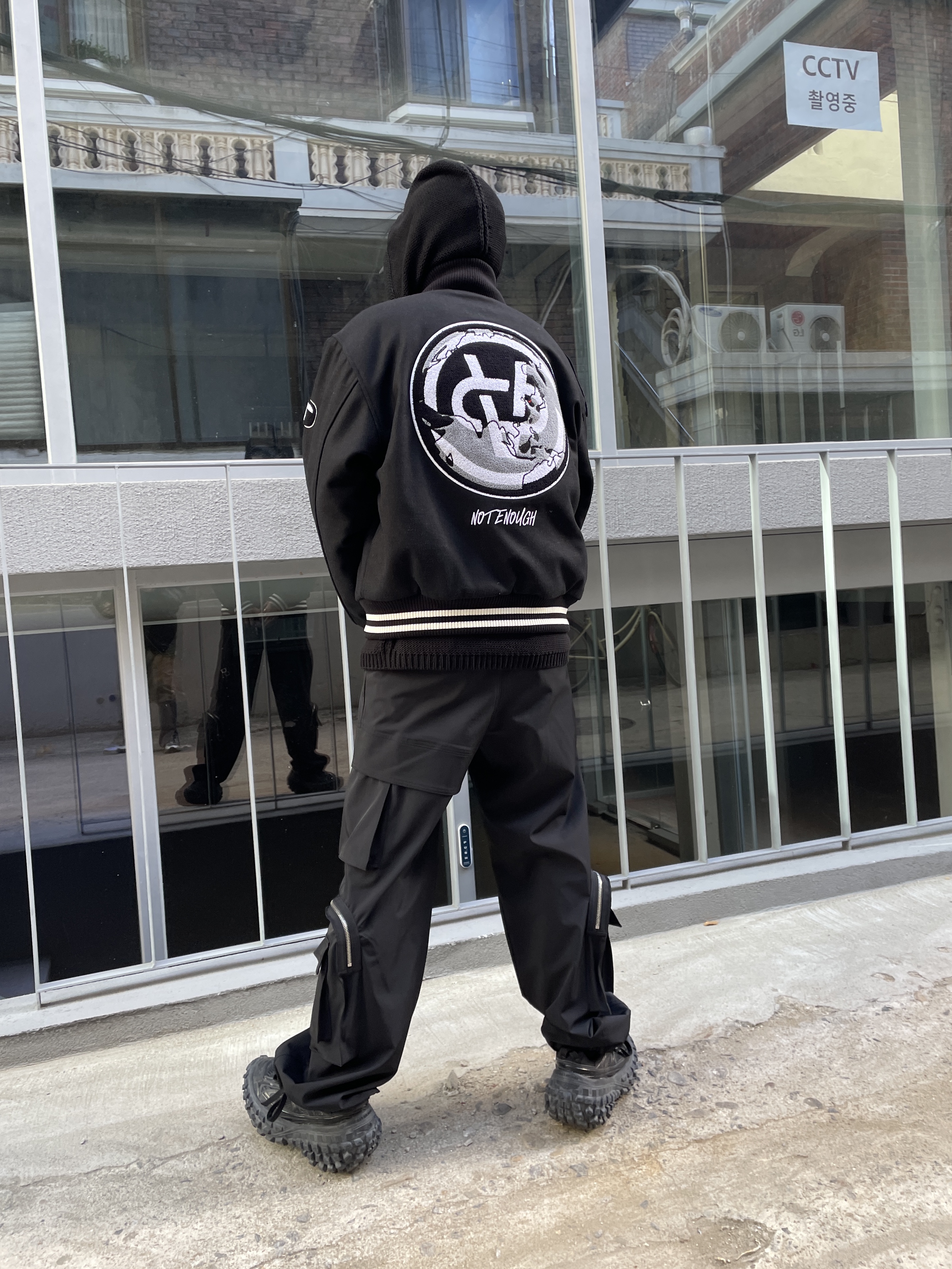 Balenciaga Defender Sneakers Black 착용 스타일 - 4