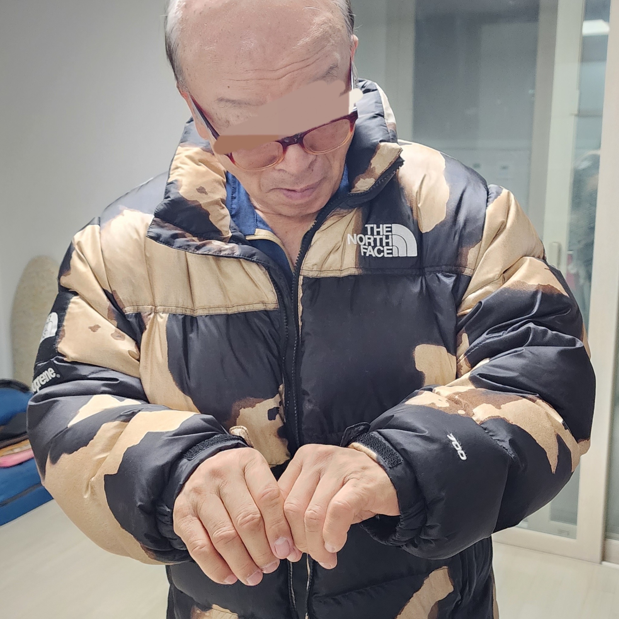 Supreme x The North Face Bleached Denim Print Nuptse Jacket Black - 21FW 착용 스타일