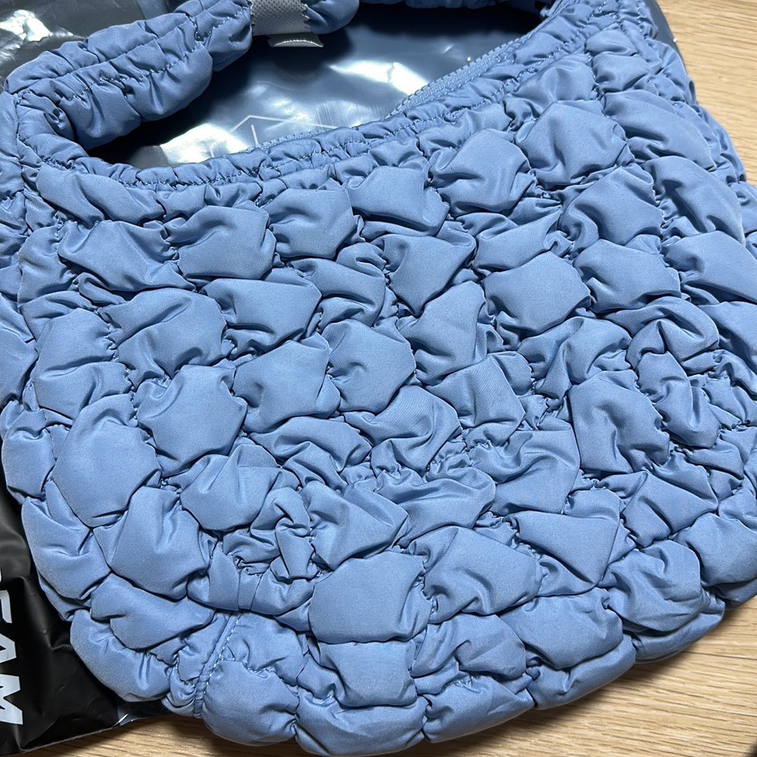 COS Quilted Mini Bag Light Blue 착용 스타일