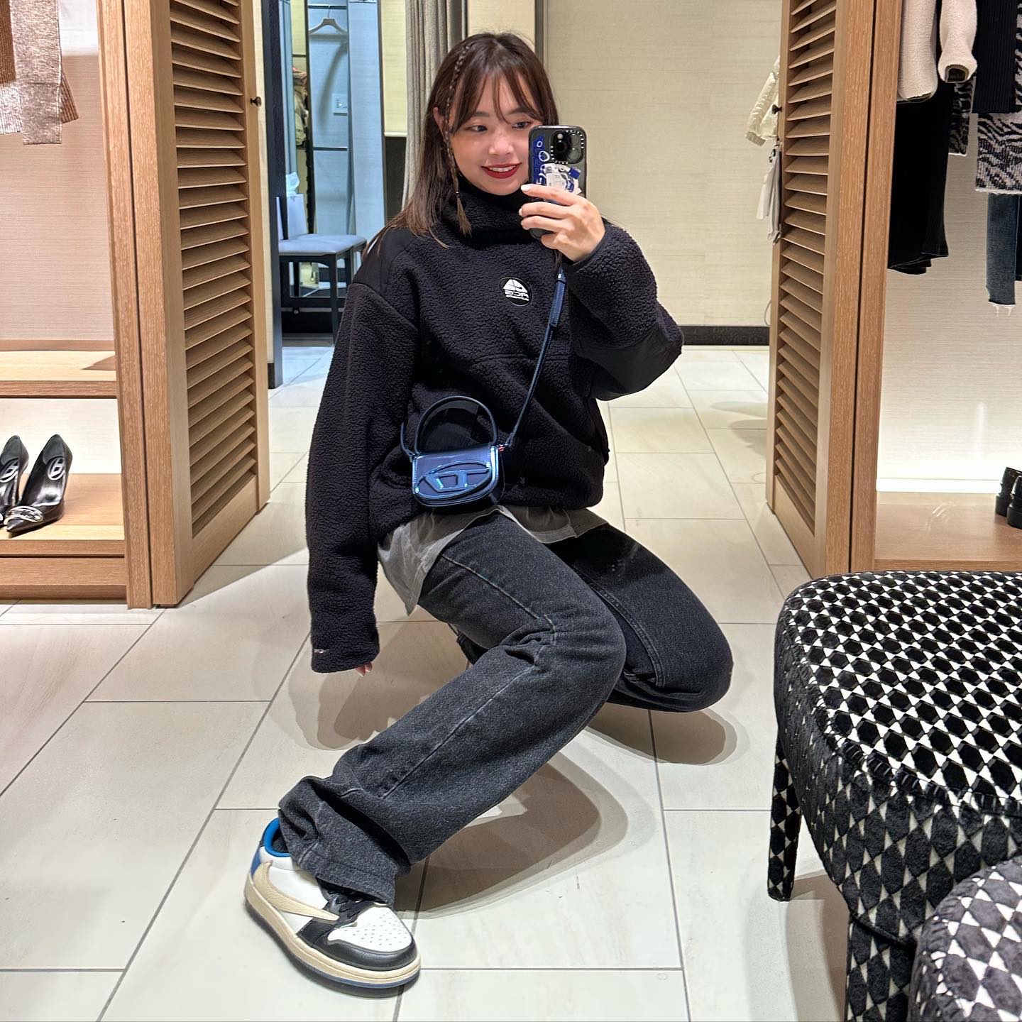 Diesel 1DR Mini Bag in Mirrored Leather Blue, Diesel 1DR Mini Bag in Cracked Leather Green 착용 스타일