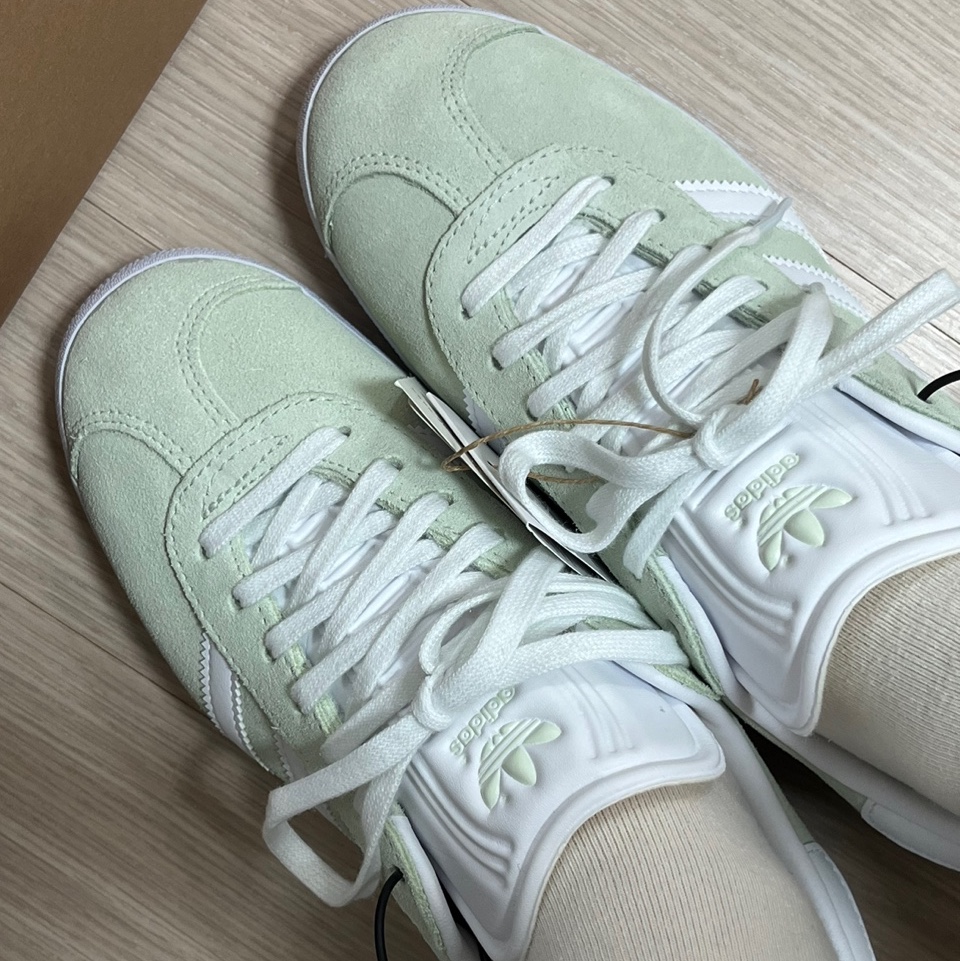 Adidas Gazelle Linen Green 착용 스타일