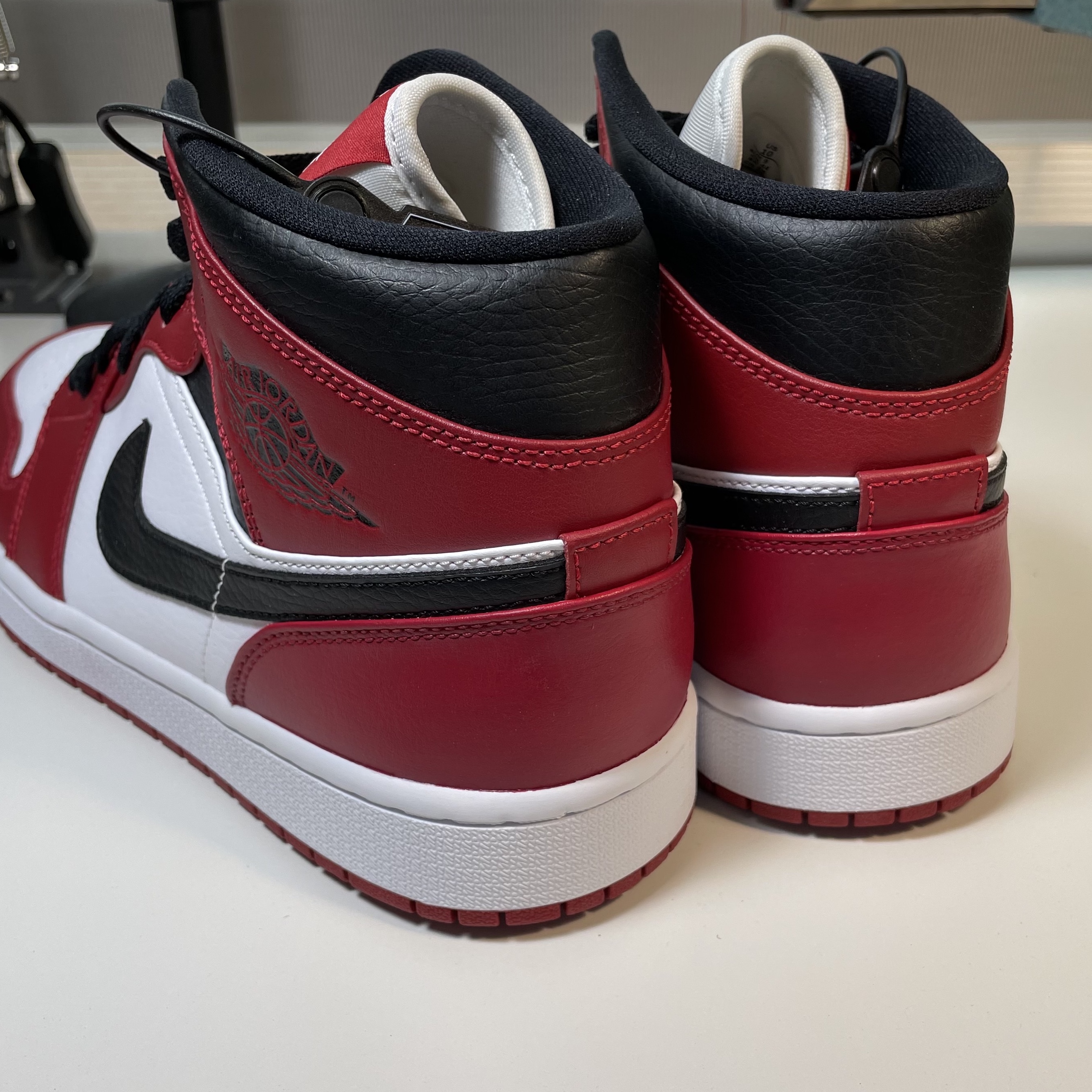 Jordan 1 Mid Chicago 2020 착용 스타일 - 1