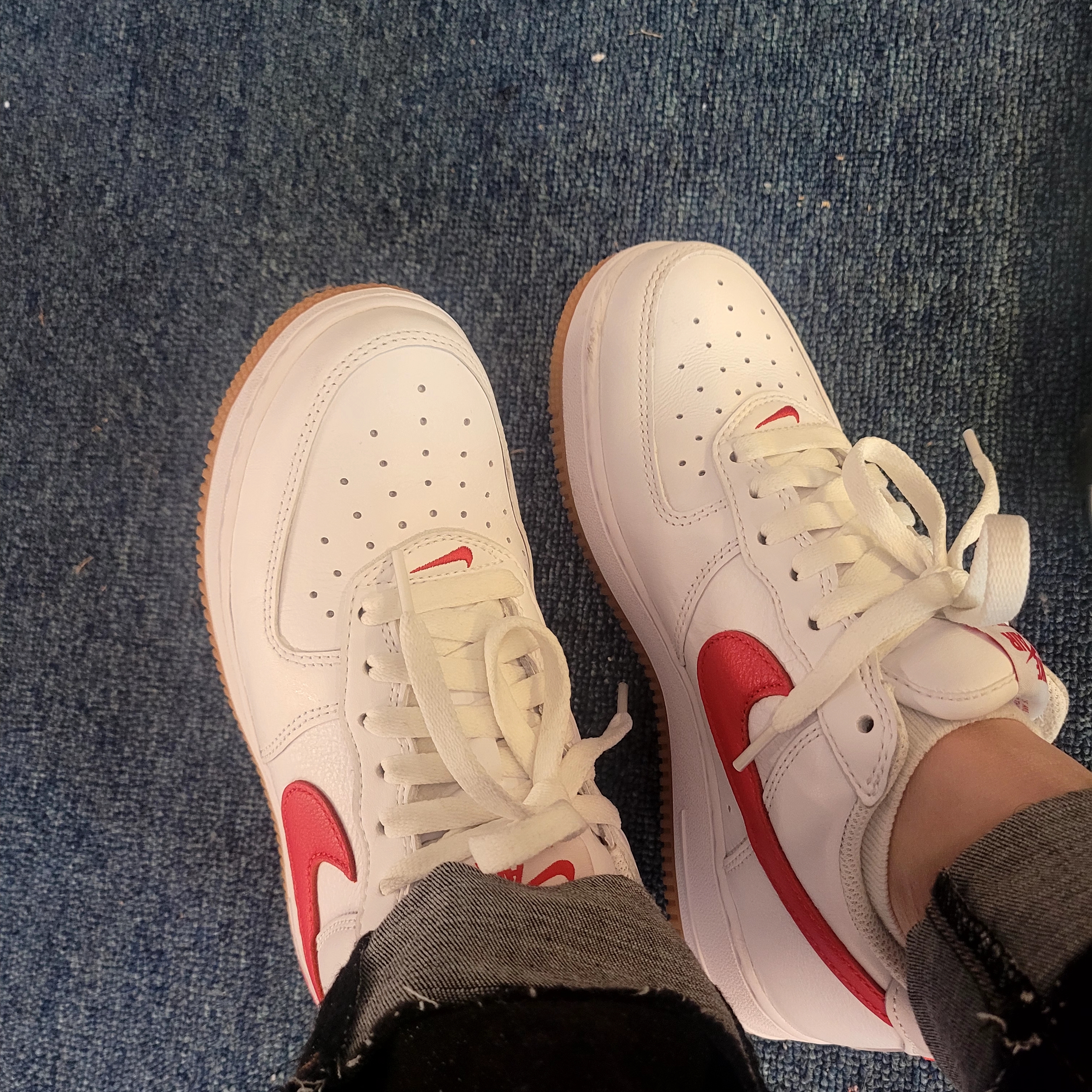 Nike Air Force 1 Low Retro Color of the Month University Red 착용 스타일