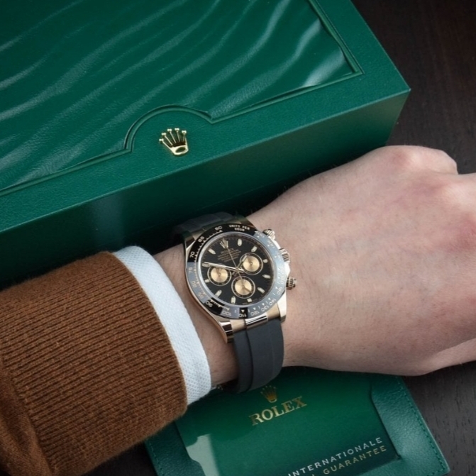 Rolex Cosmograph Daytona 40mm 116515LN Black Pink Oysterflex 착용 스타일