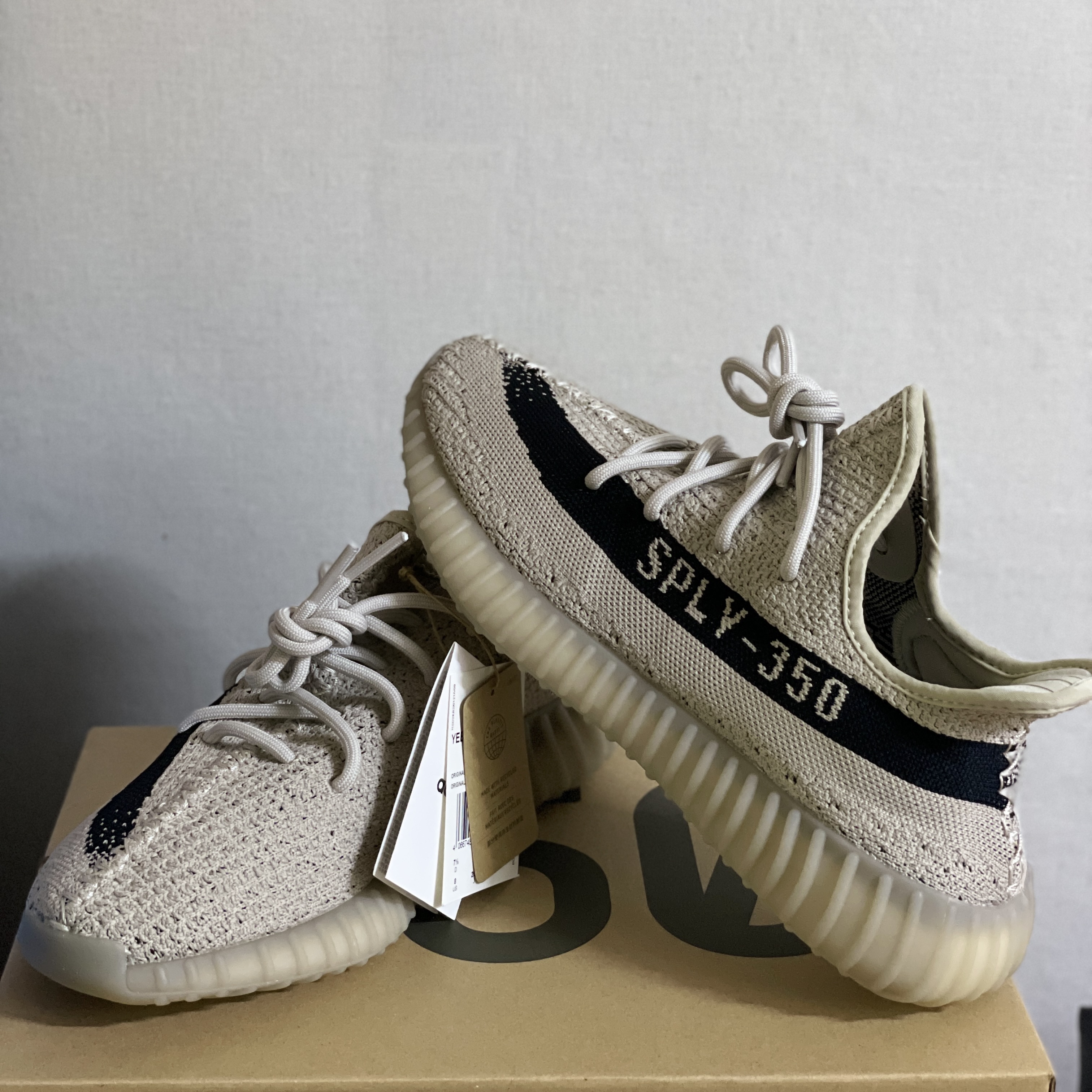 Adidas Yeezy Boost 350 V2 Slate Core Black 2022/2023 착용 스타일 - 2