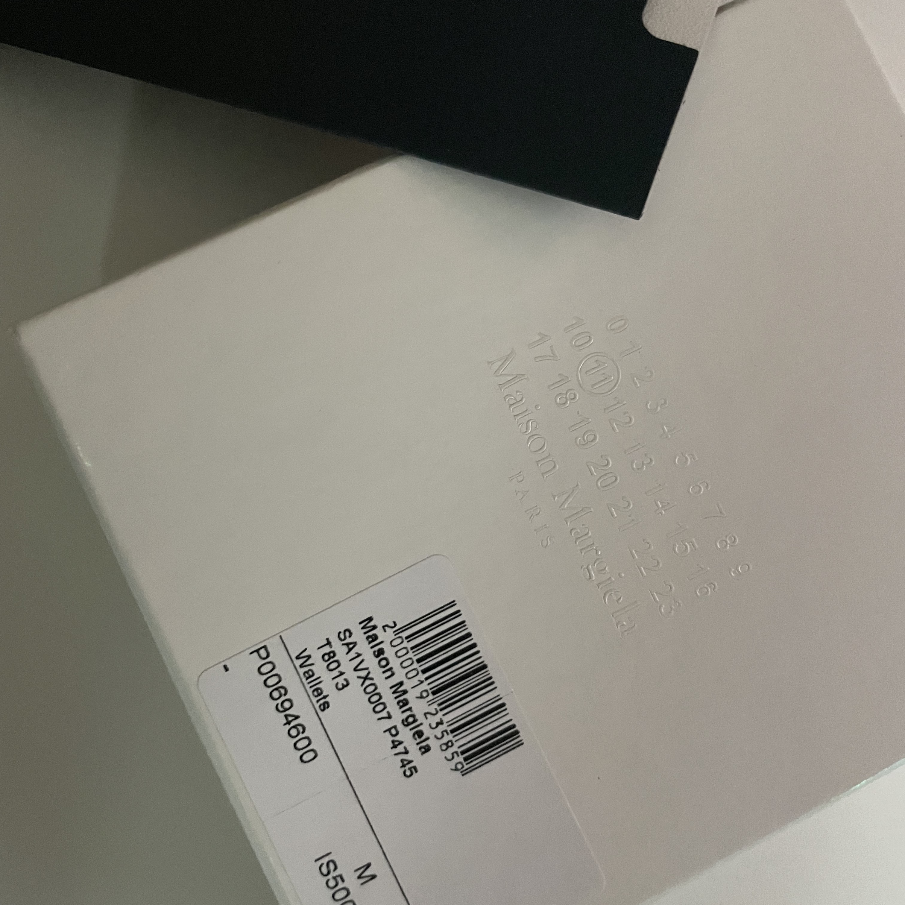 Maison Margiela Four Stitch Card Holder Black 착용 스타일 - 1