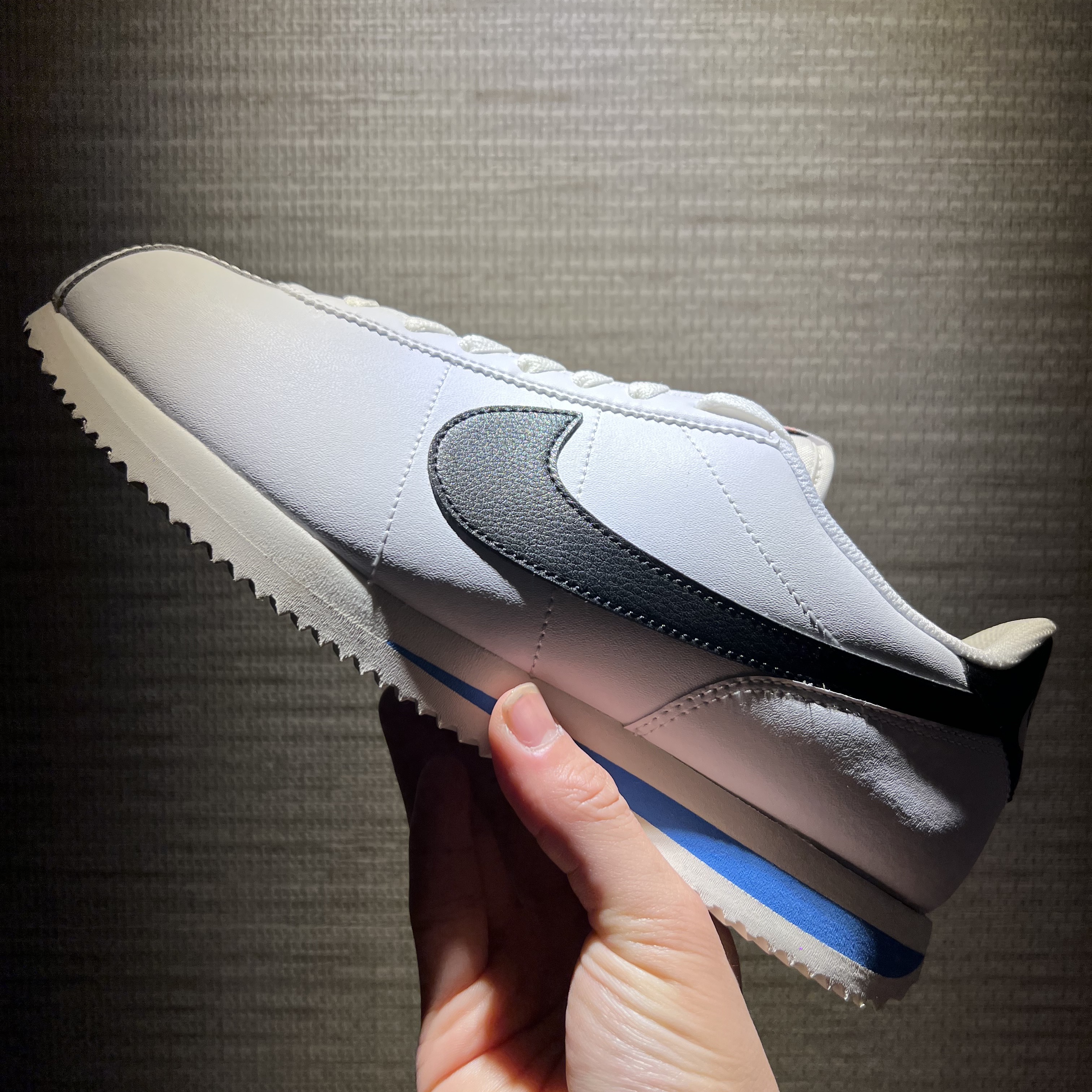 Nike Cortez White and Black 착용 스타일