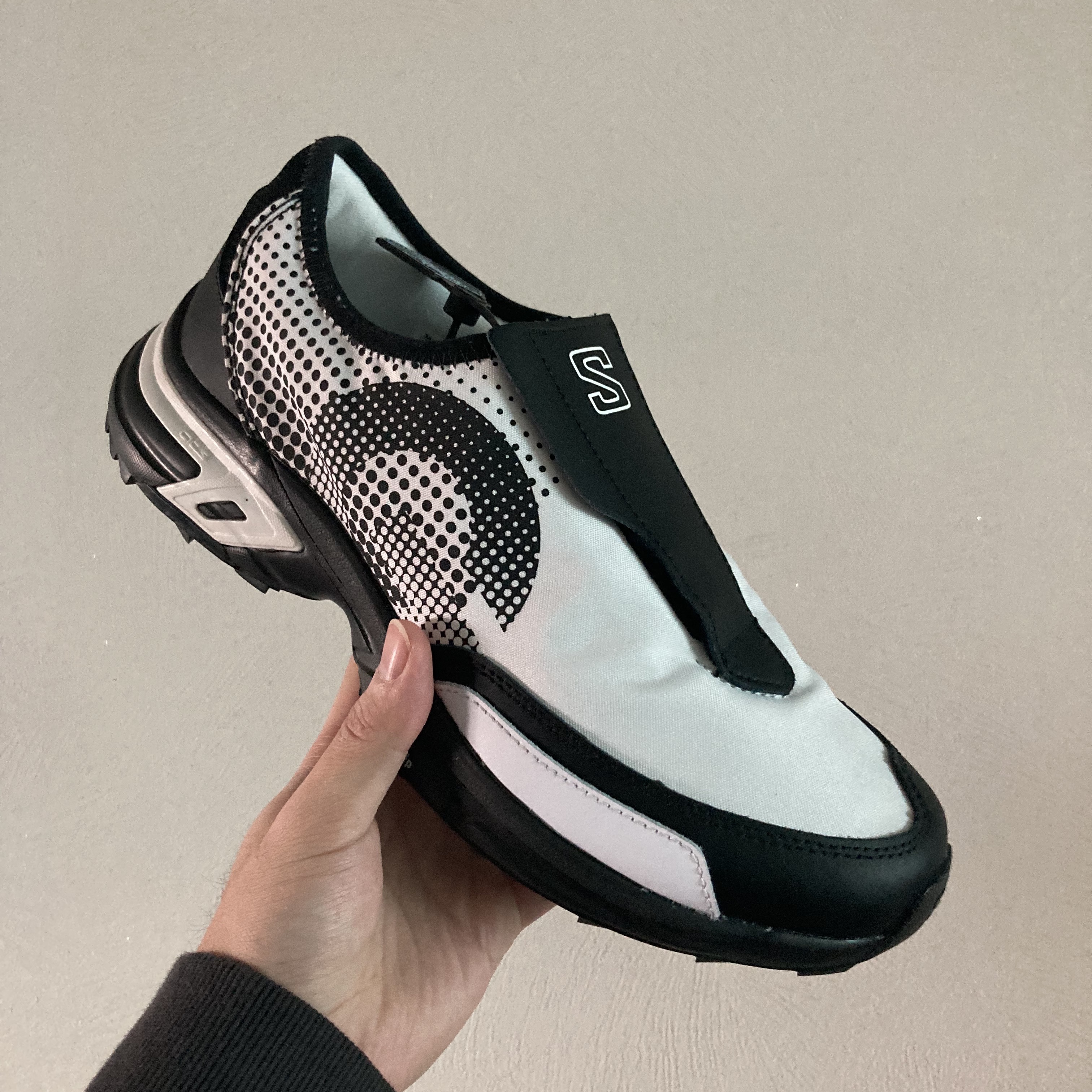 Salomon x Comme des Garcons Homme Plus SR901E White Black 착용 스타일 - 1