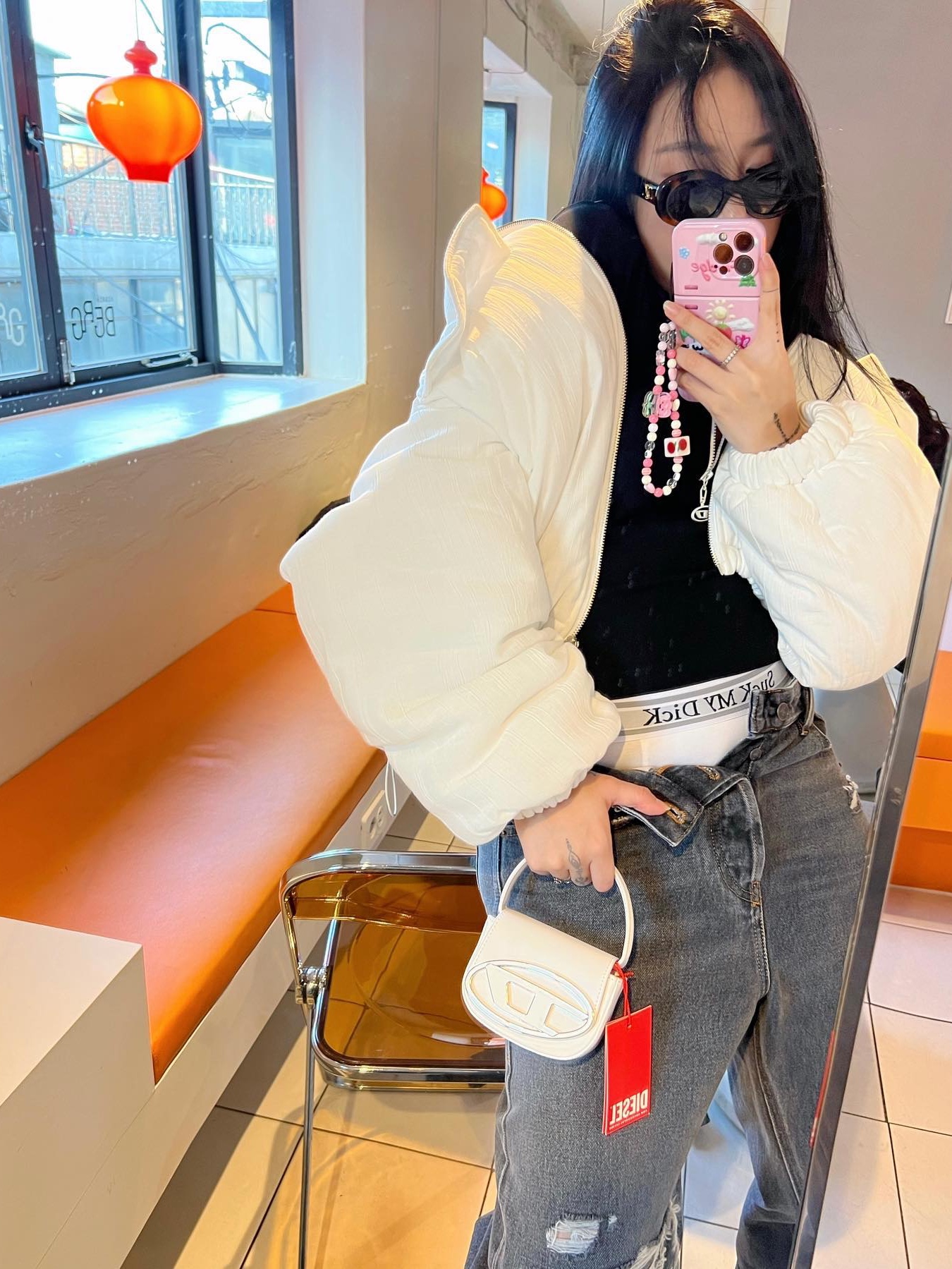 Diesel 1DR Mini Bag Plaque White, Diesel 1DR Mini Bag Plaque Black 착용 스타일