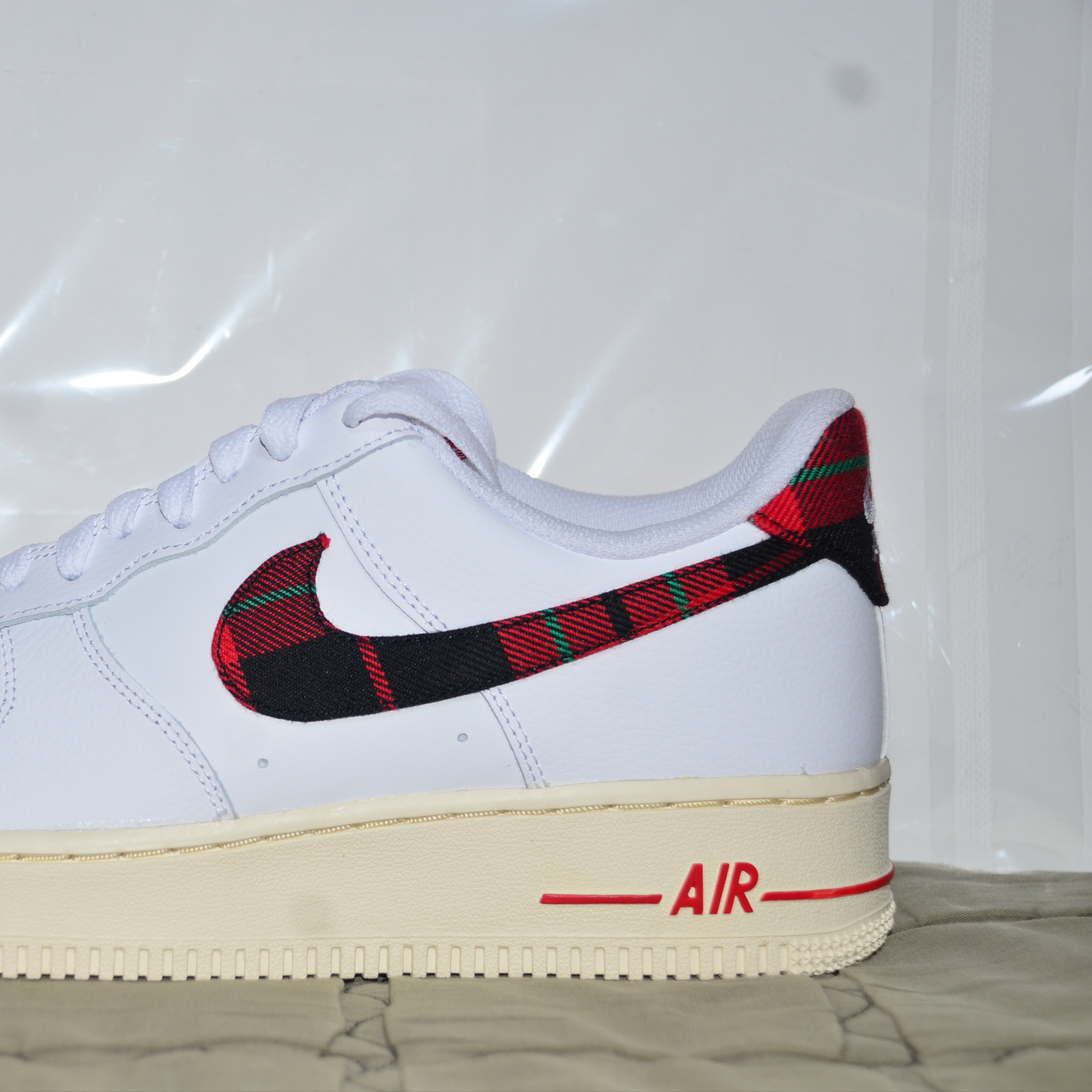 Nike Air Force 1 Low University Red Stadium Green 착용 스타일 - 2