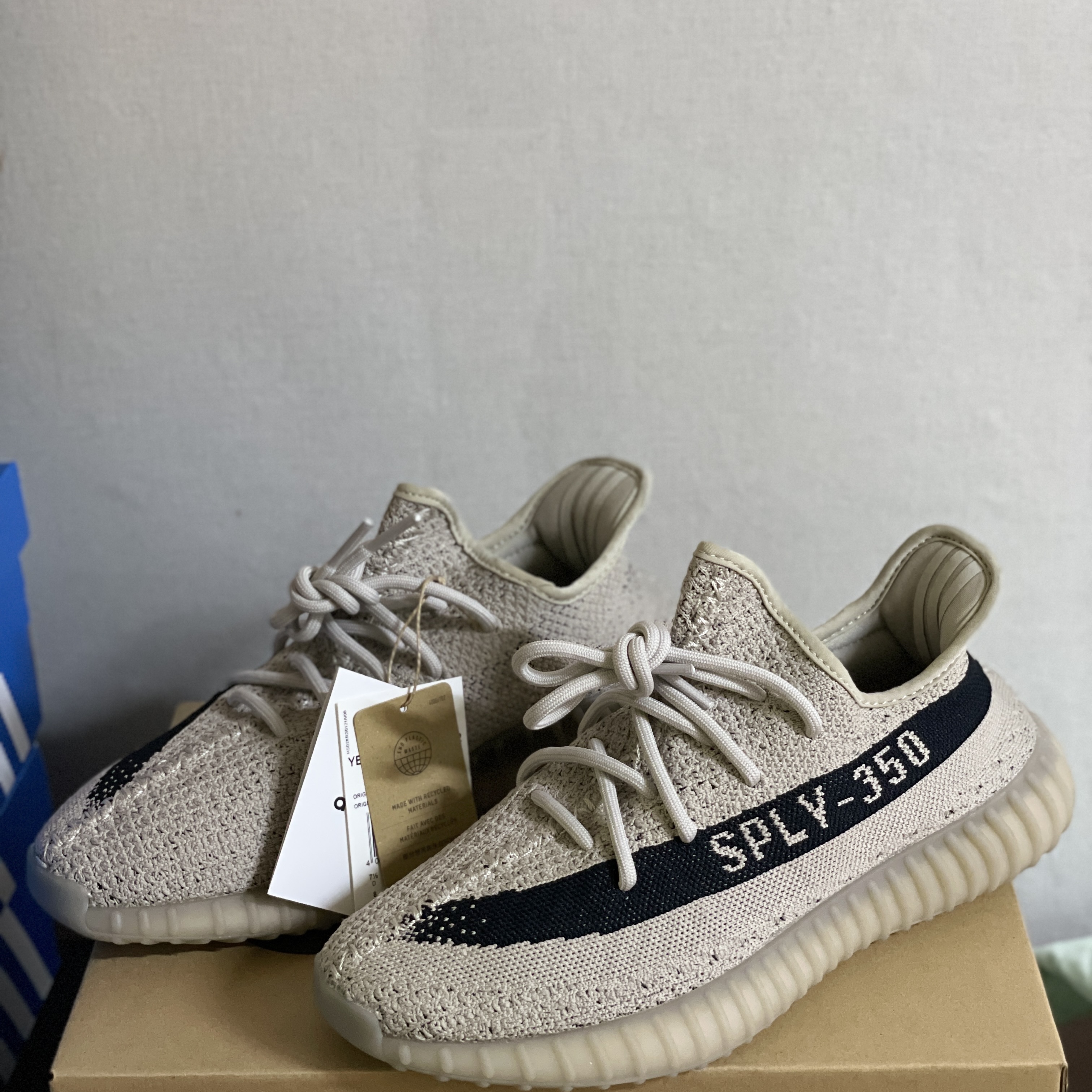 Adidas Yeezy Boost 350 V2 Slate Core Black 2022/2023 착용 스타일 - 1