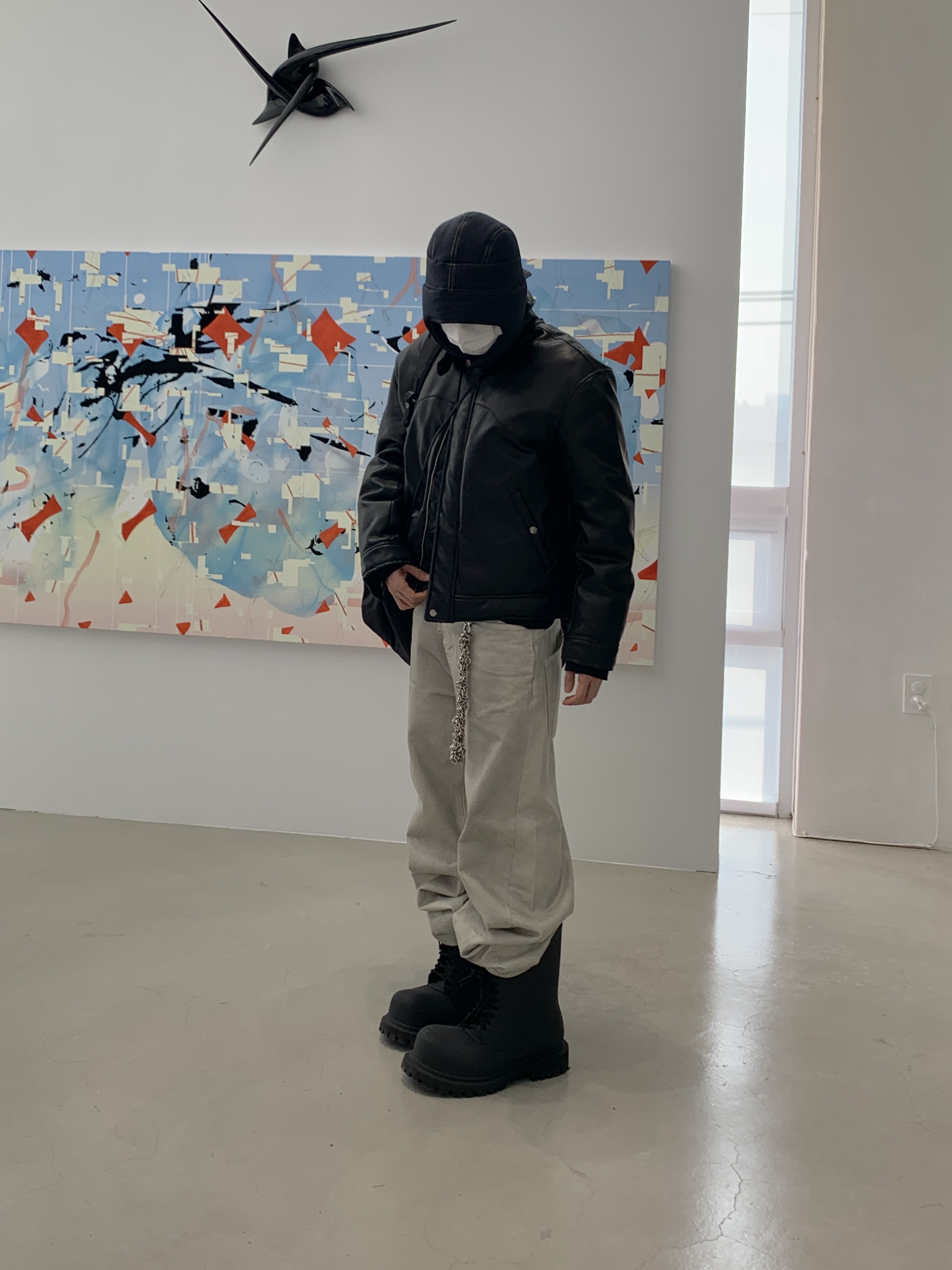 Jacquemus La Cagoule Bricciola Puffed Ear Flap Hat Navy, Balenciaga XL Army Boots Full Eva Black 착용 스타일 - 5