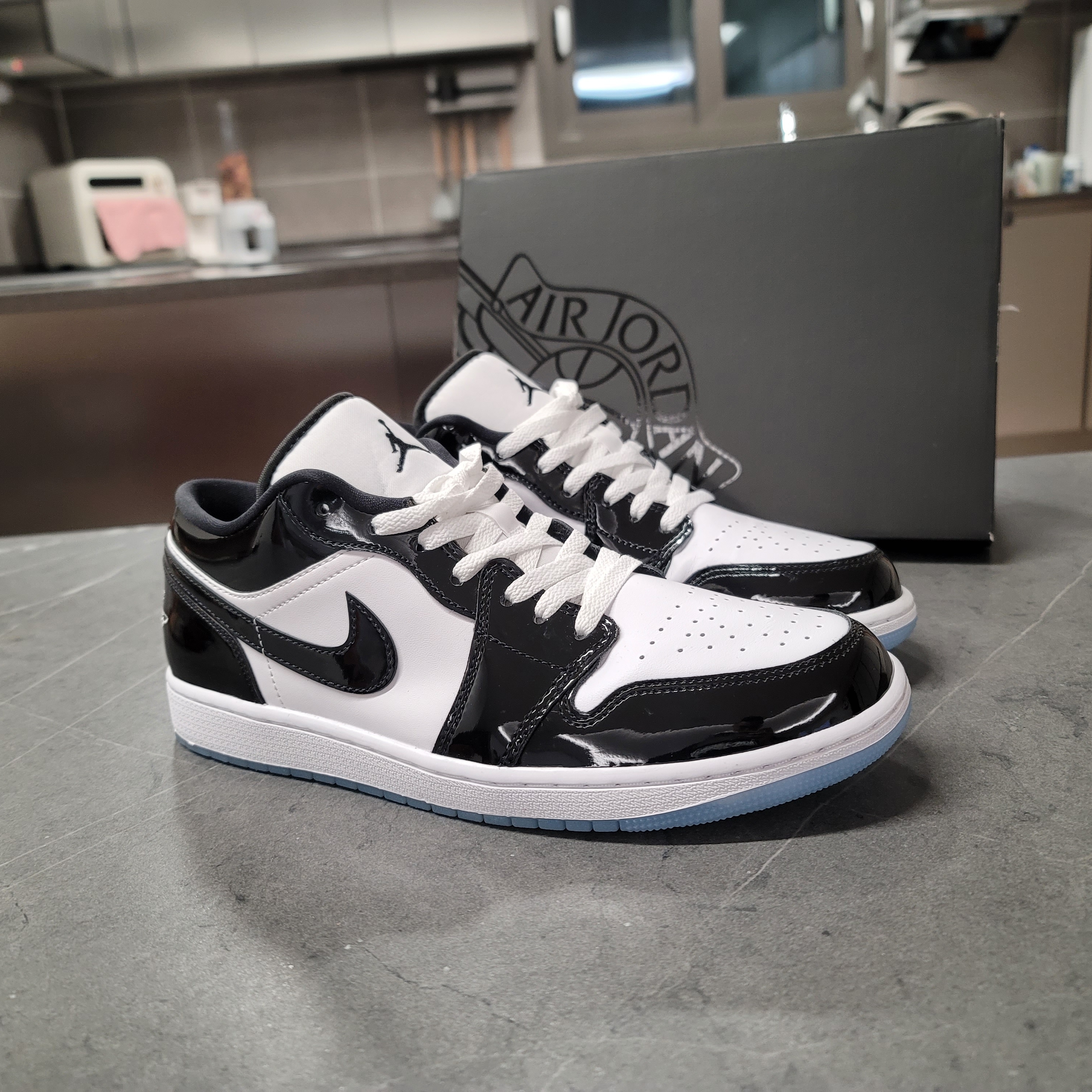 Jordan 1 Low SE Concord 착용 스타일 - 1