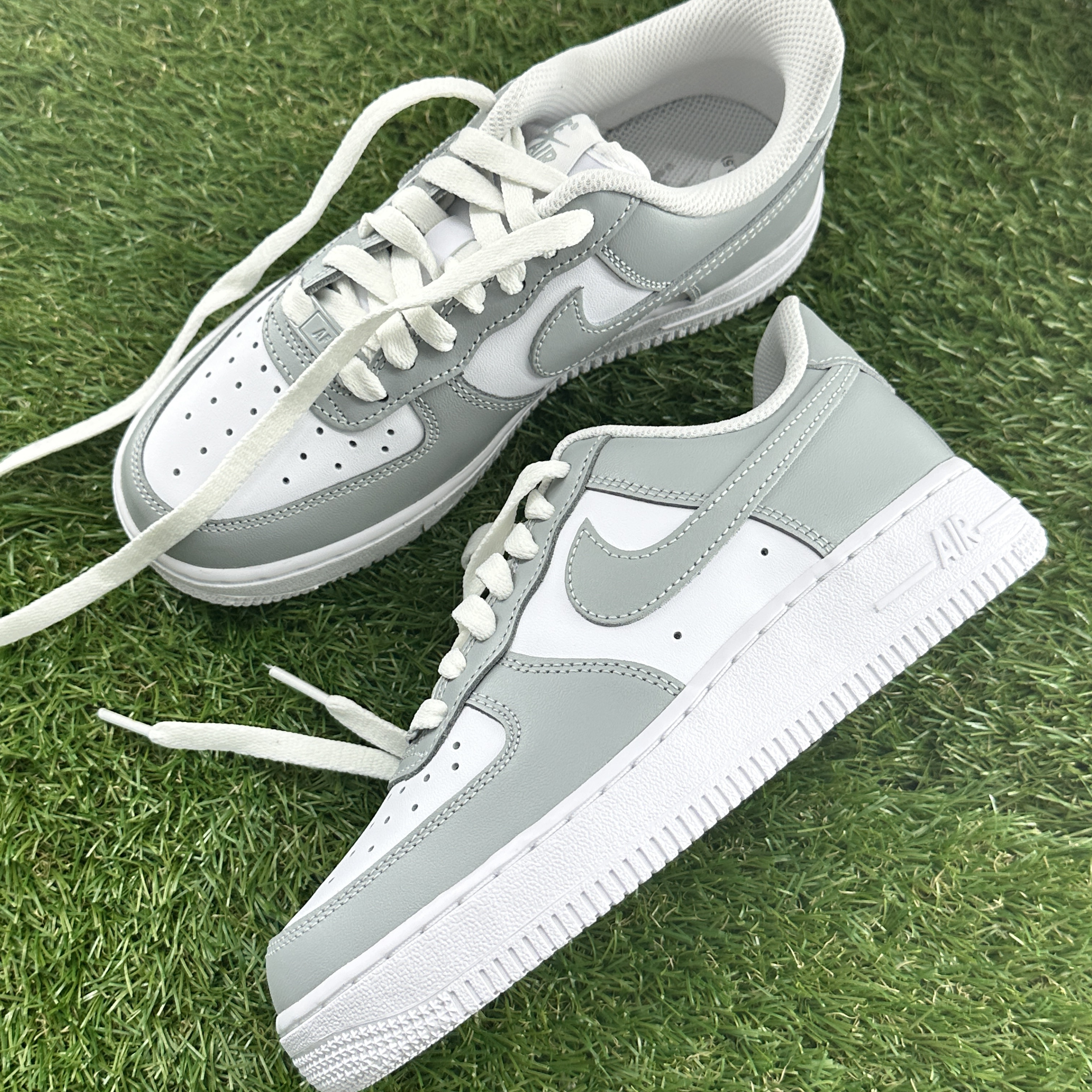 Nike Air Force 1 Low White Grey 착용 스타일 - 1