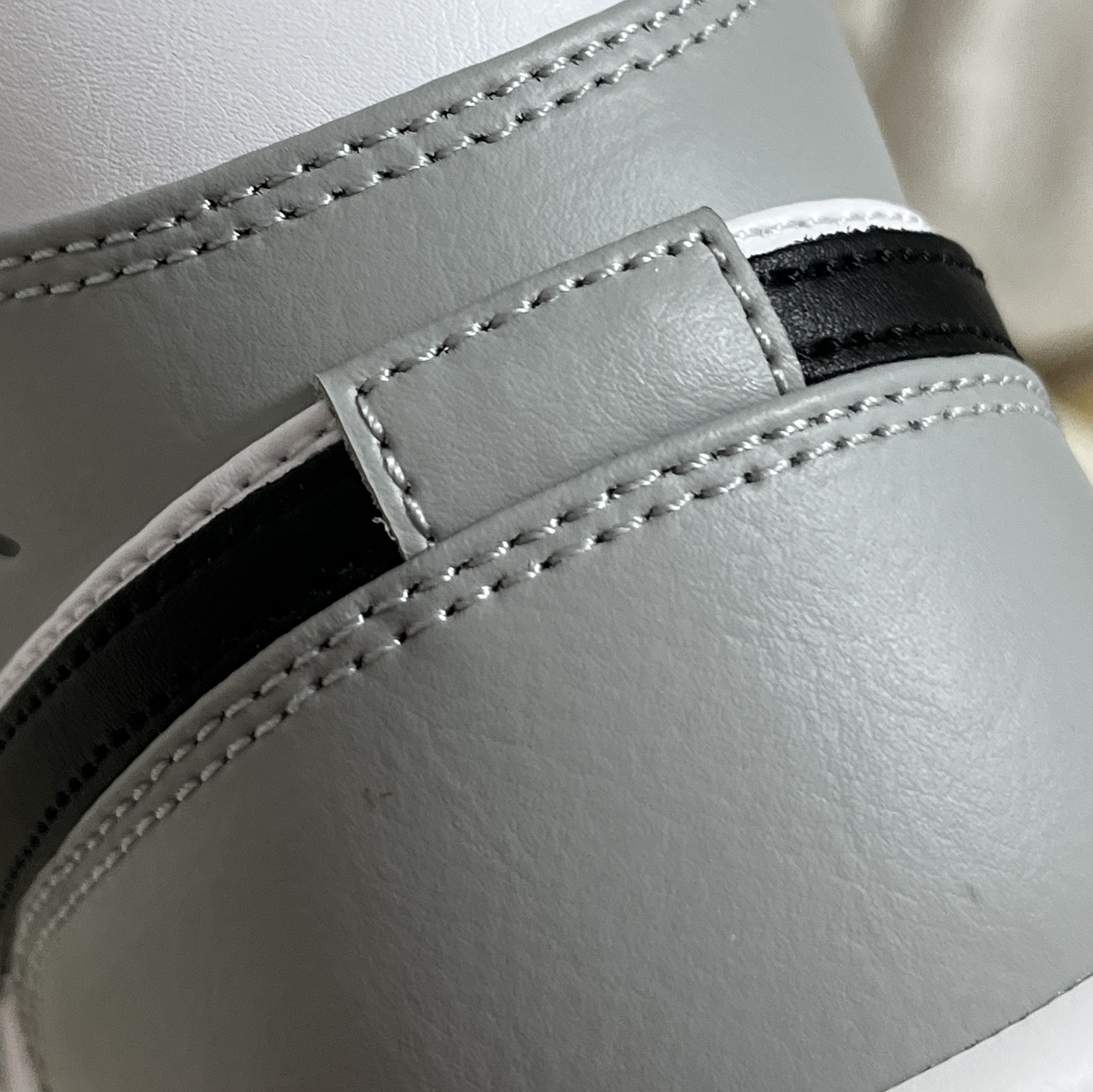 Jordan 1 Mid Light Smoke Grey 착용 스타일 - 3