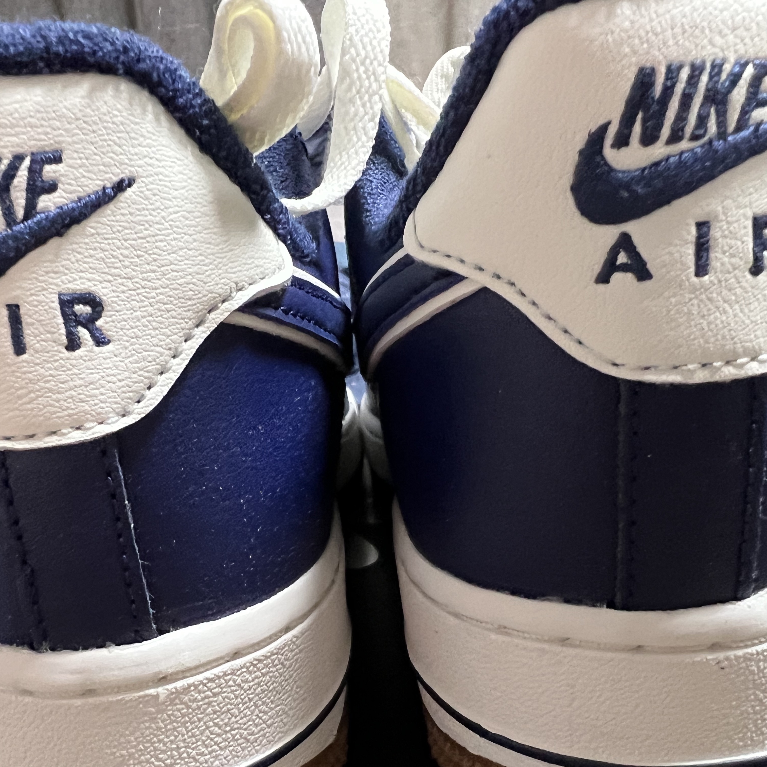 Nike Air Force 1 '07 LV8 Midnight Navy 착용 스타일 - 3
