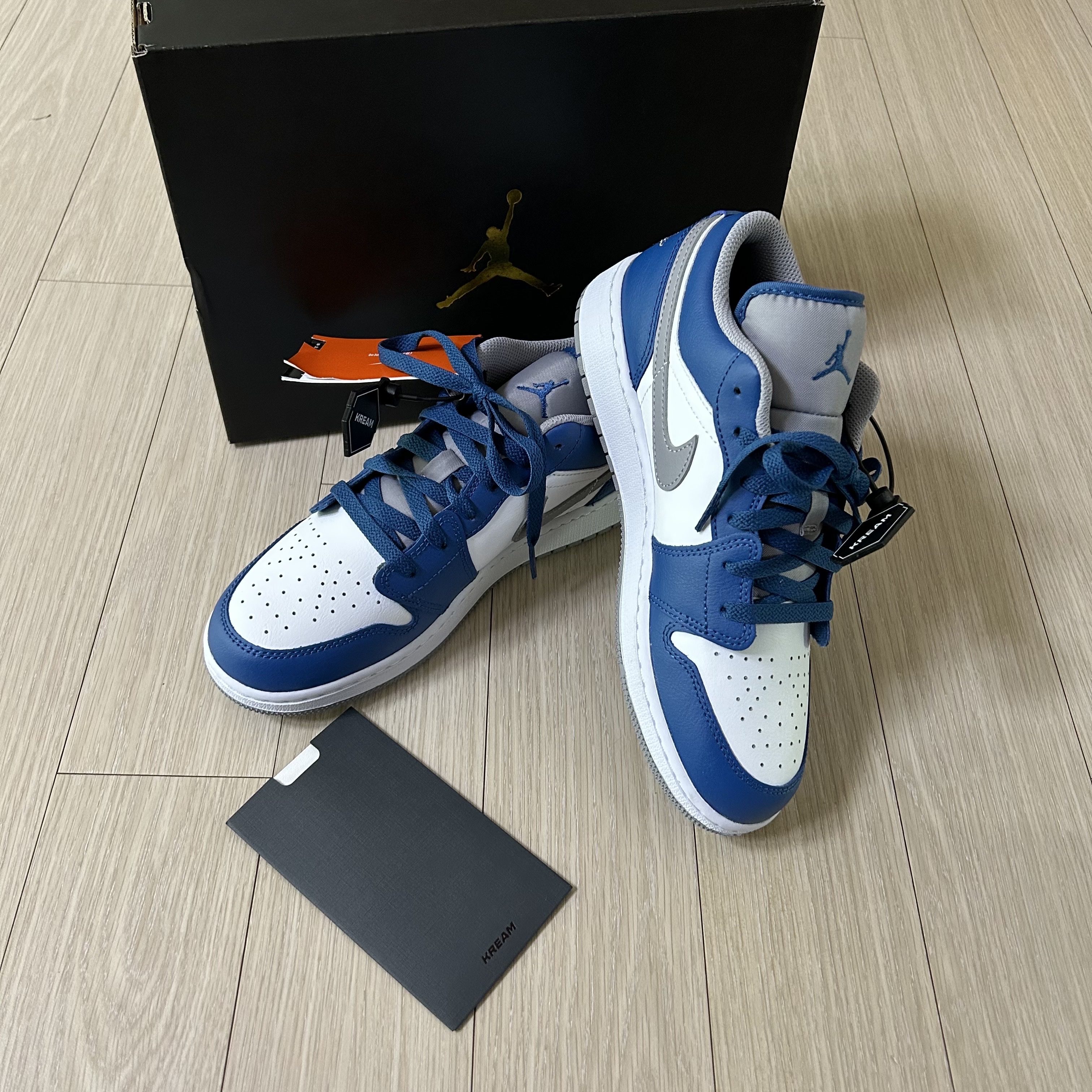 (GS) Jordan 1 Low True Blue Cement Grey 착용 스타일 - 3