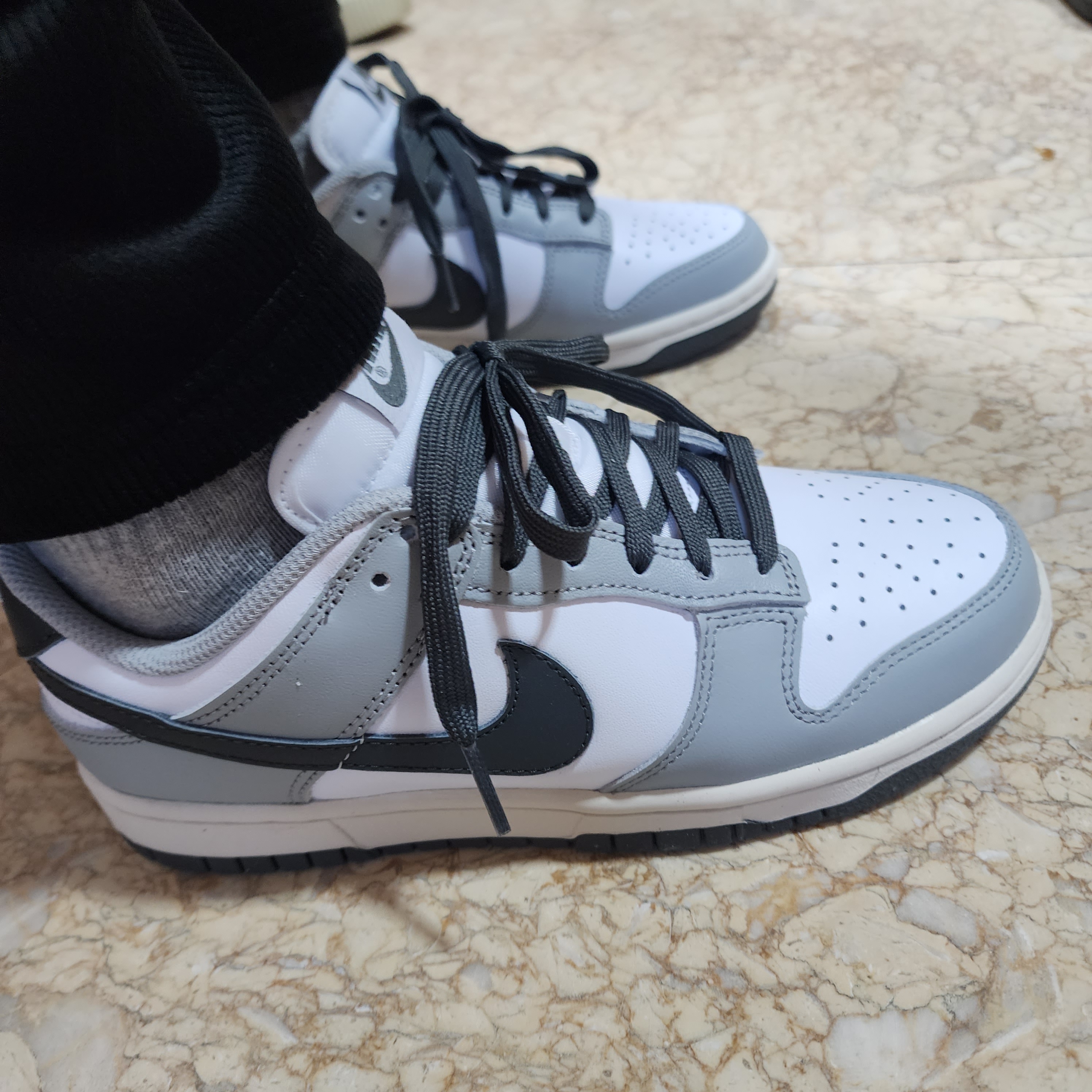 (W) Nike Dunk Low Light Smoke Grey 착용 스타일 - 3