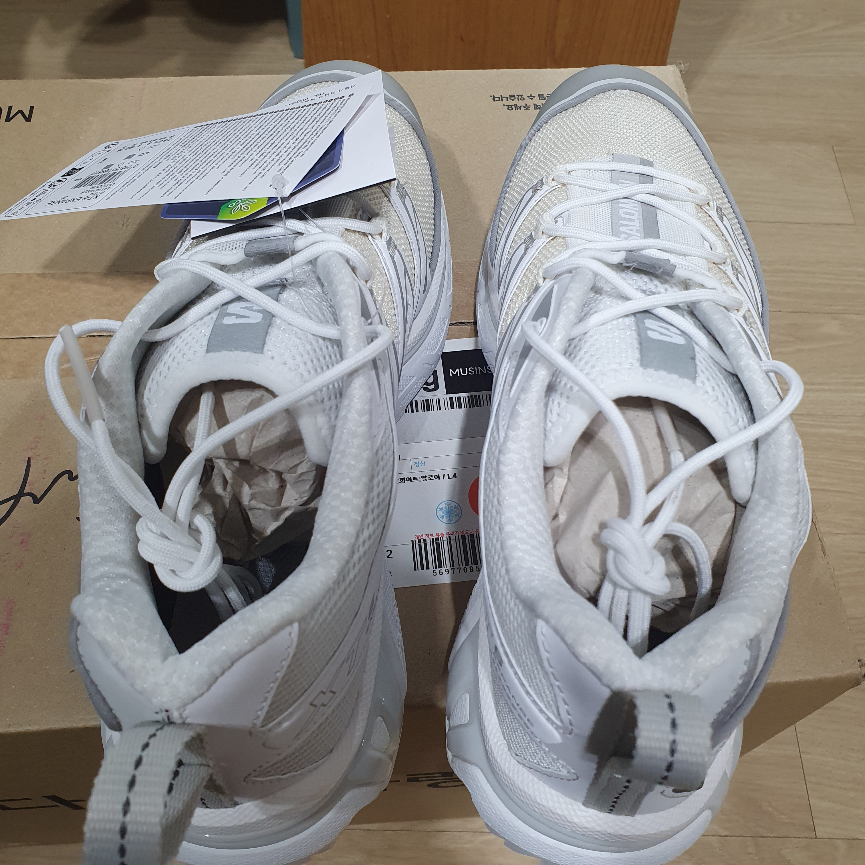 Salomon XT-6 Expanse Vanilla Ice White 착용 스타일 - 2