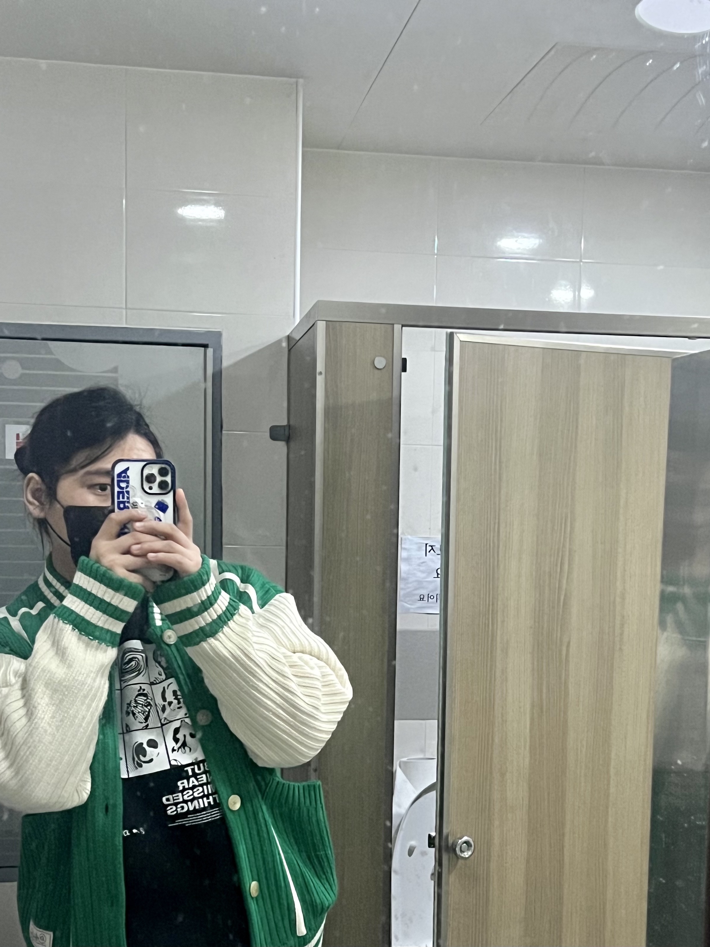 Casetify x Ader Error Wavy Collectable AirPods Pro 1st/2nd gen Case Blue, Casetify x Ader Error iPhone Sticker Magsafe Case Clear 착용 스타일 - 1