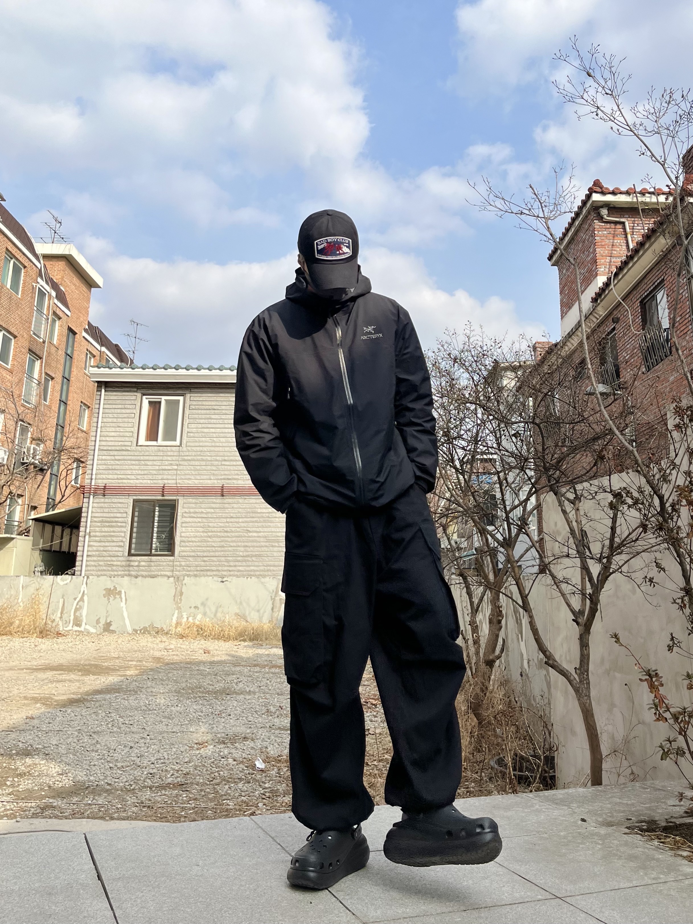 Arc'teryx Beta Jacket Black 착용 스타일 - 2