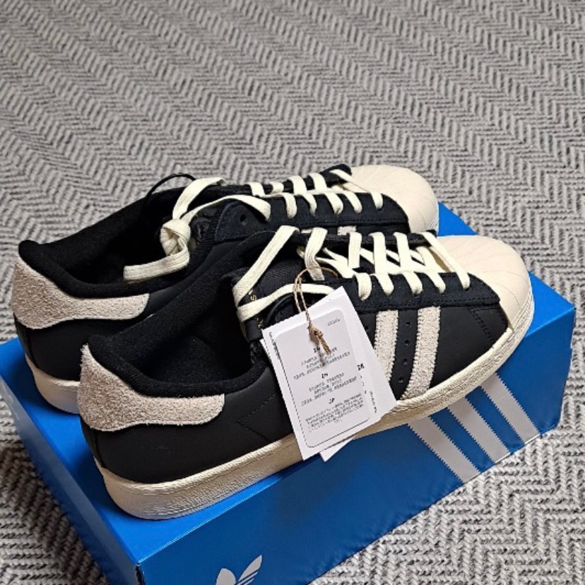 Adidas Superstar 82 Black White 착용 스타일
