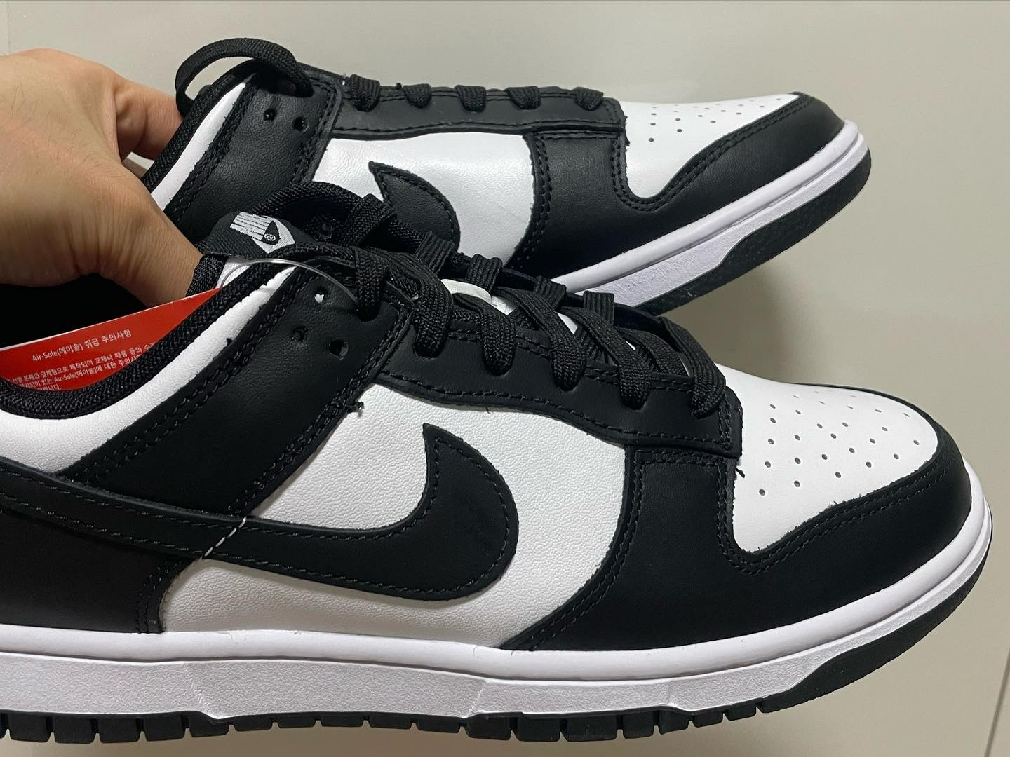 Nike Dunk Low Retro Black 착용 스타일 - 2