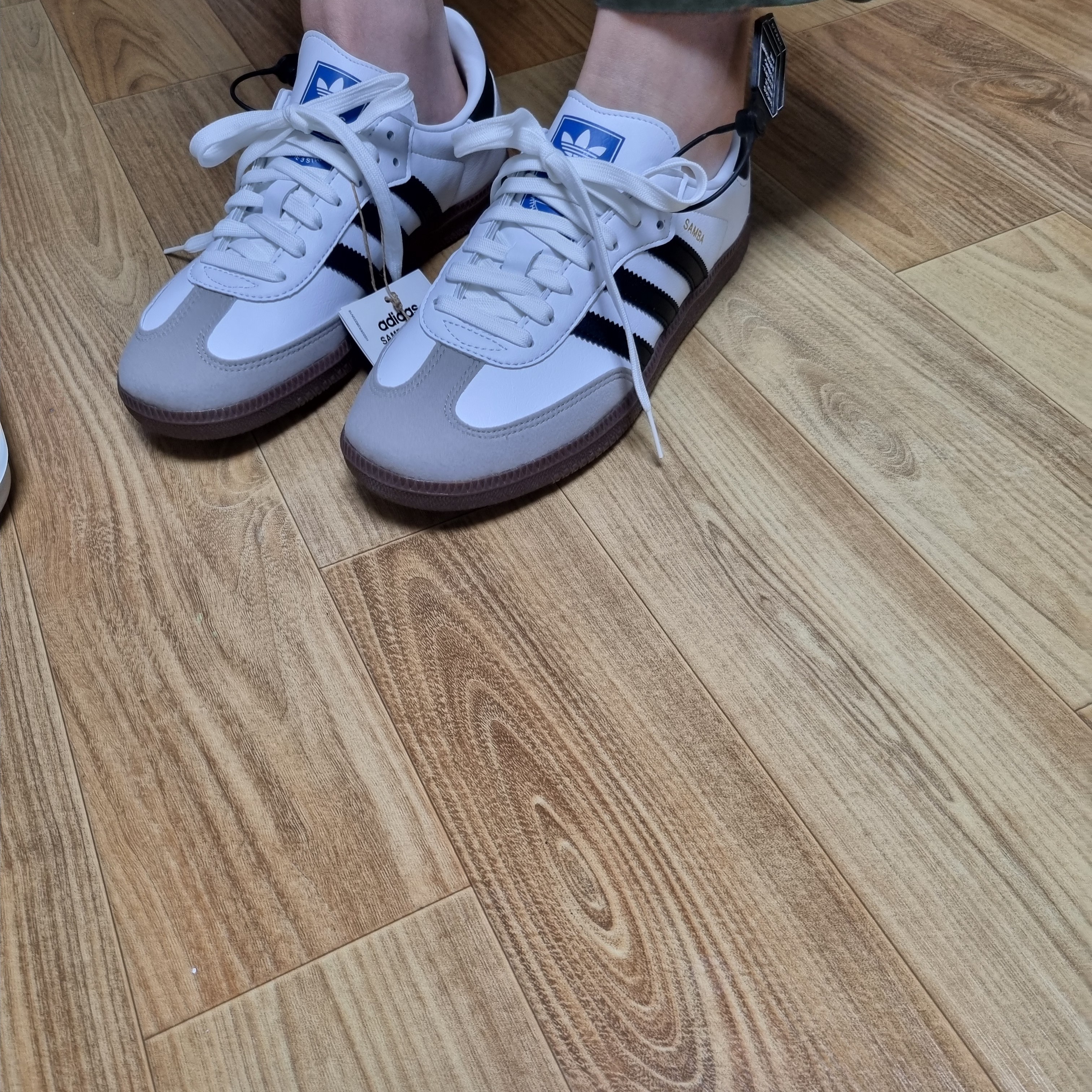 Adidas Samba Vegan White Black 착용 스타일 - 2