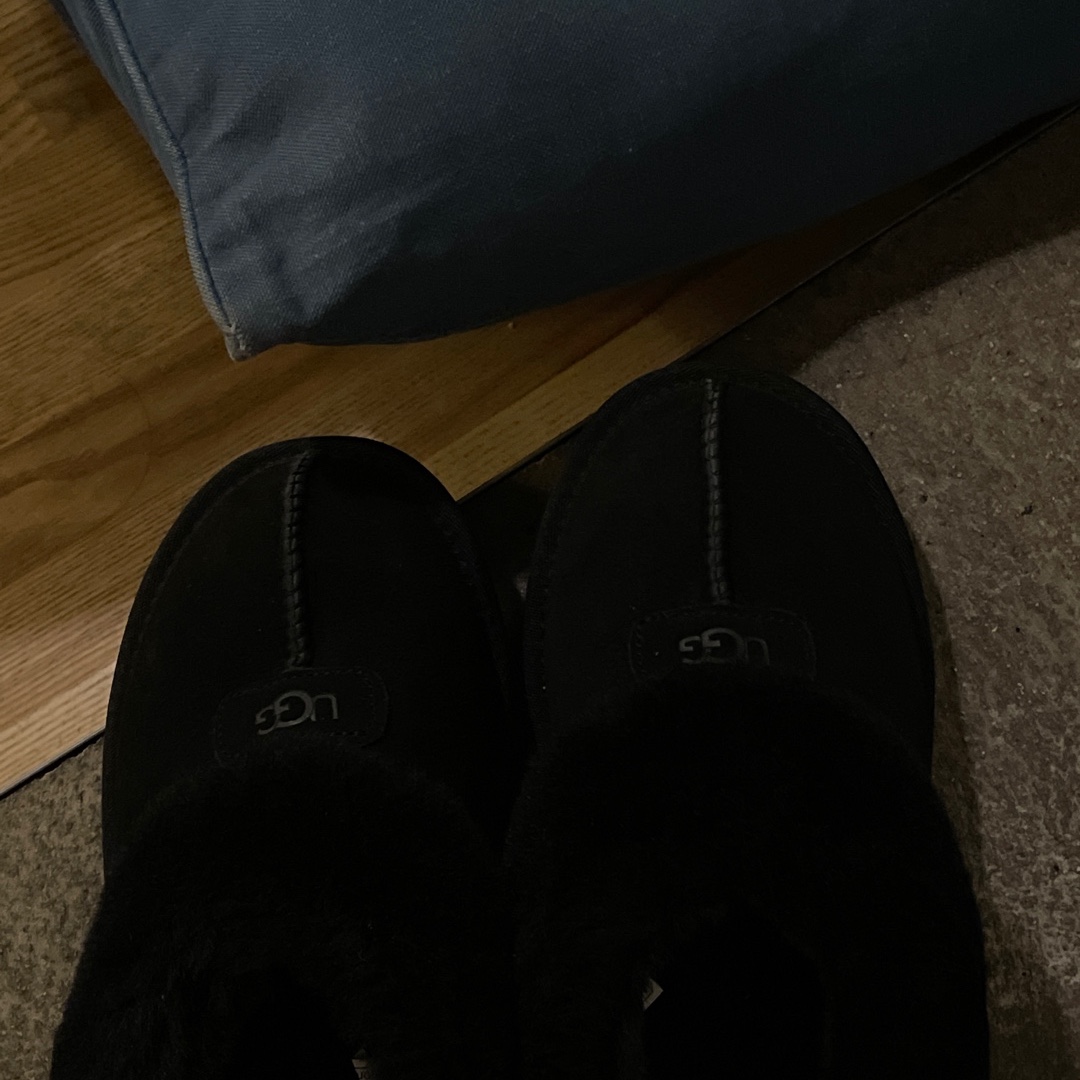 (W) UGG Coquette Slipper Black 착용 스타일