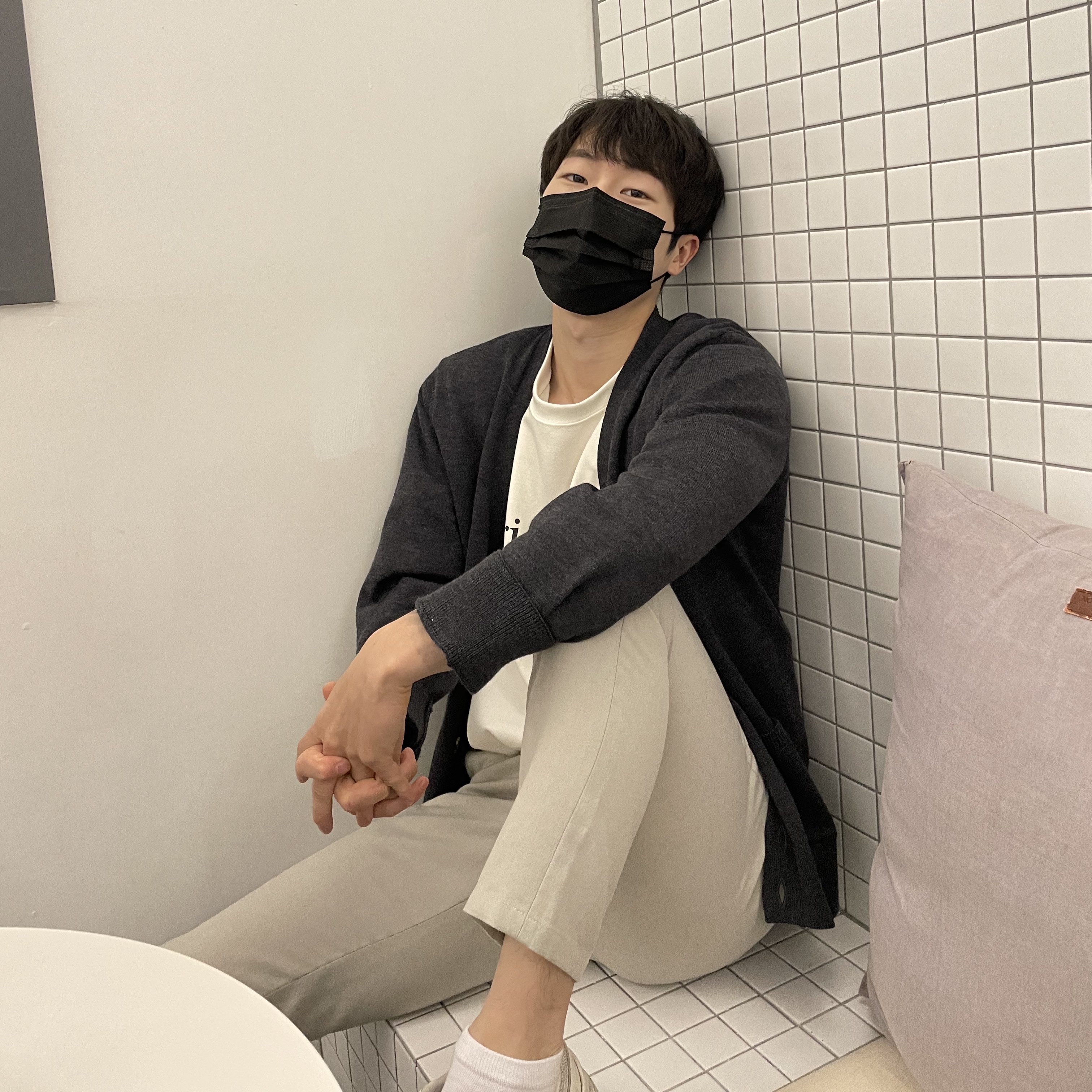 Maison Kitsune Fox Head Patch Classic Cardigan Anthracite Melange, Gucci Rhyton Leather Sneakers Mouth 착용 스타일 - 1
