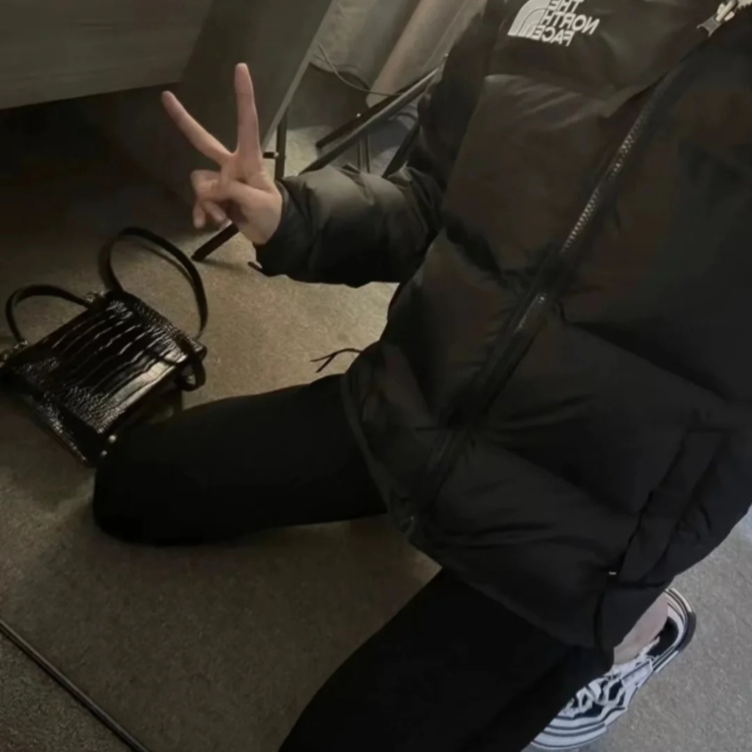 (W) The North Face White Label Novelty Nuptse Down Jacket Black 착용 스타일