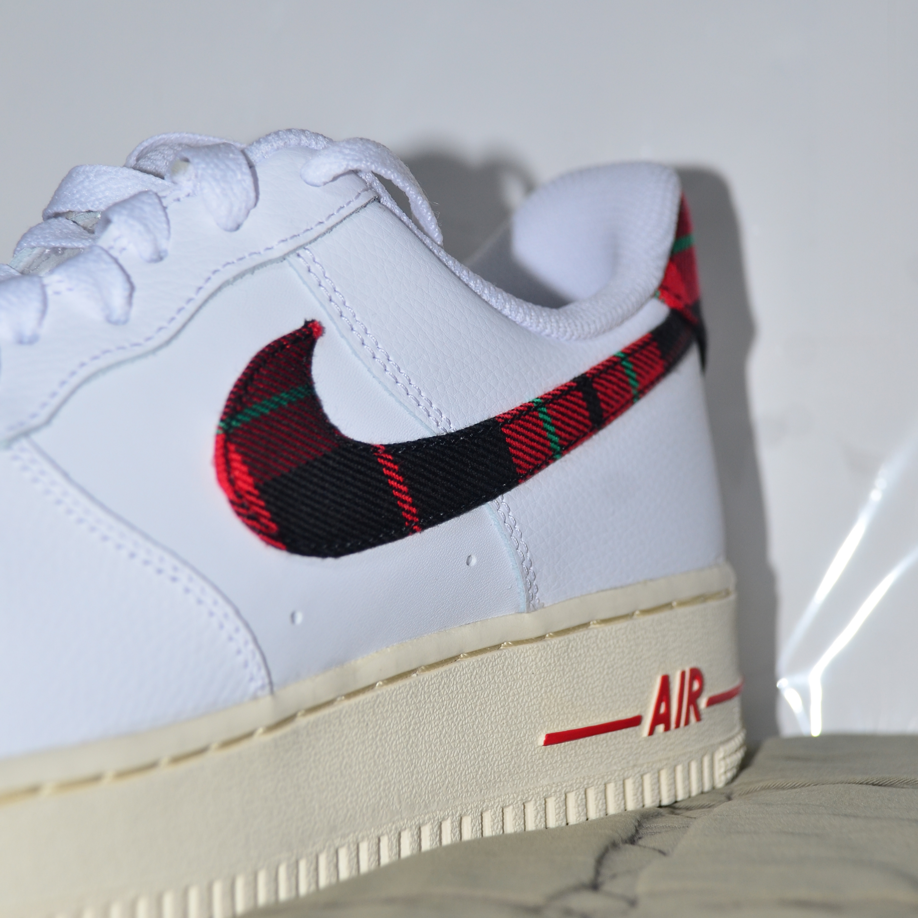 Nike Air Force 1 Low University Red Stadium Green 착용 스타일 - 4