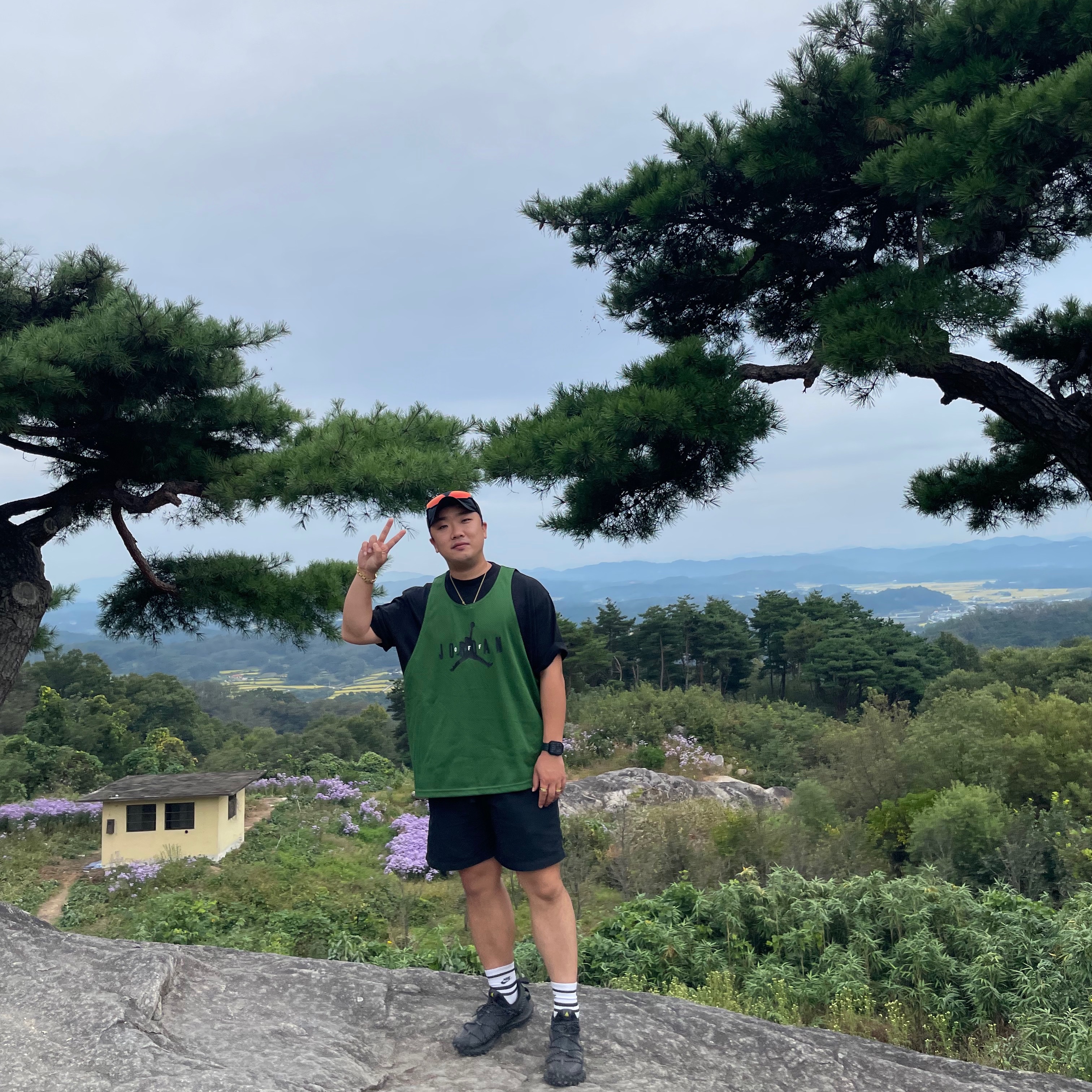 Jordan x Off-White S/S Top Forest Green Black - Asia, Nike NRG ACG Trail Shorts Black - Asia 착용 스타일