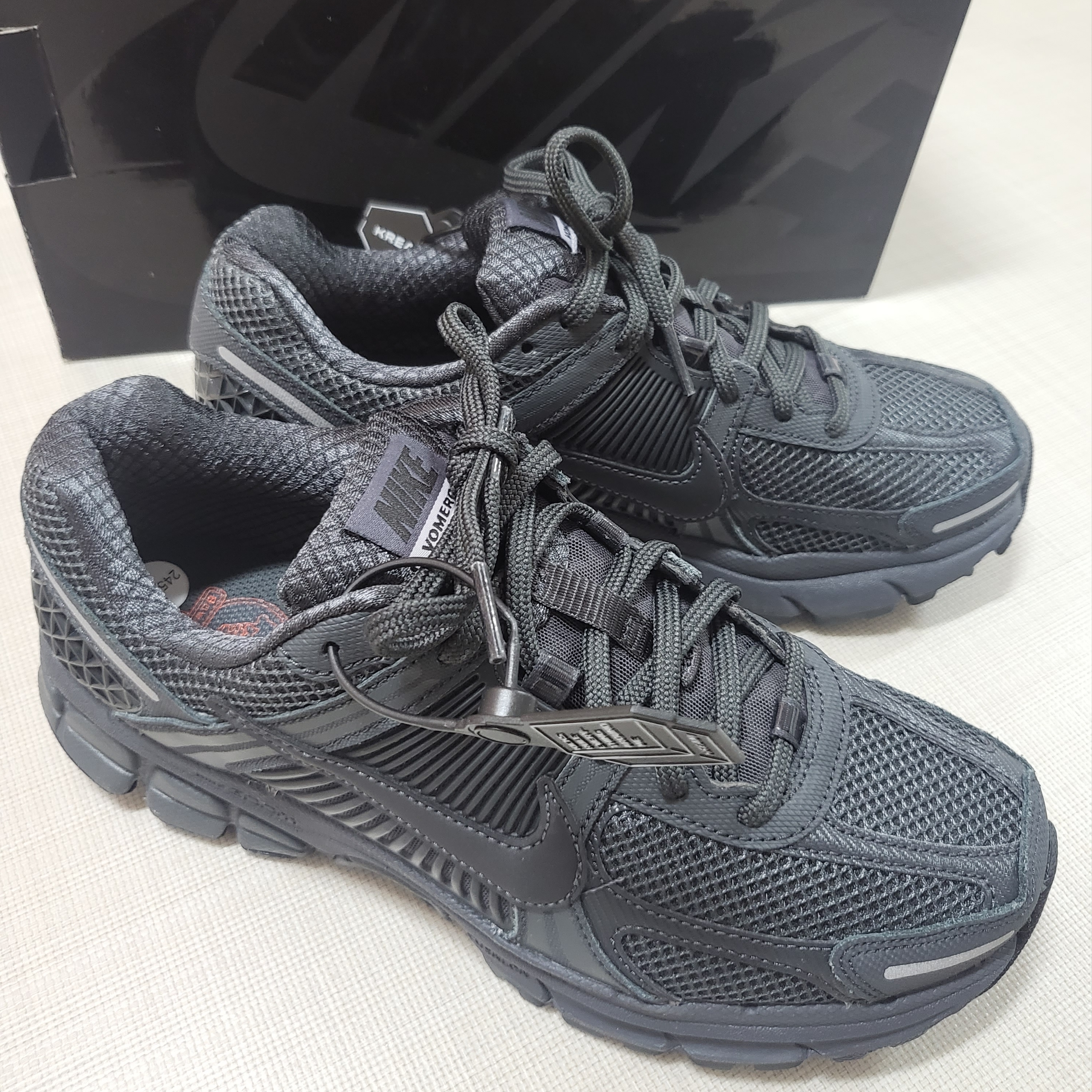 Nike Zoom Vomero 5 SP Anthracite 2023 착용 스타일 - 2