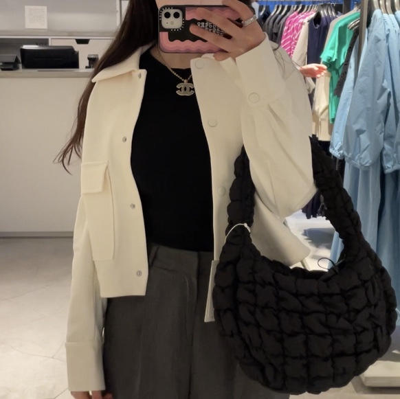 COS Quilted Mini Bag Black 착용 스타일