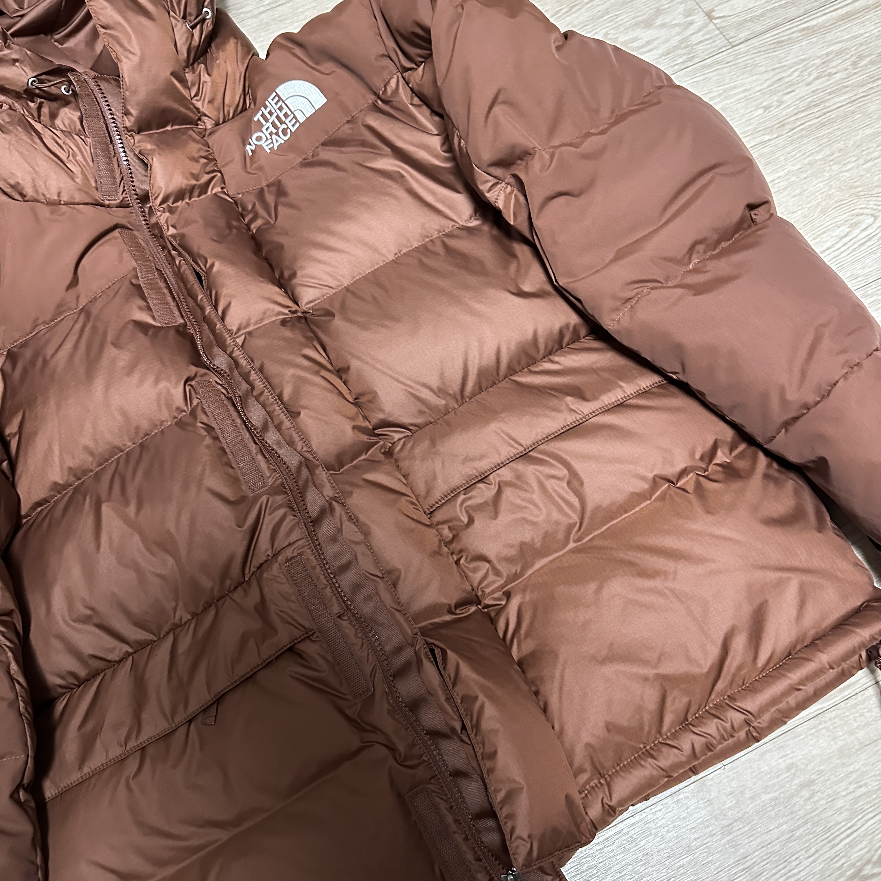 The North Face Himalayan Down Parka Dark Oak 착용 스타일 - 2
