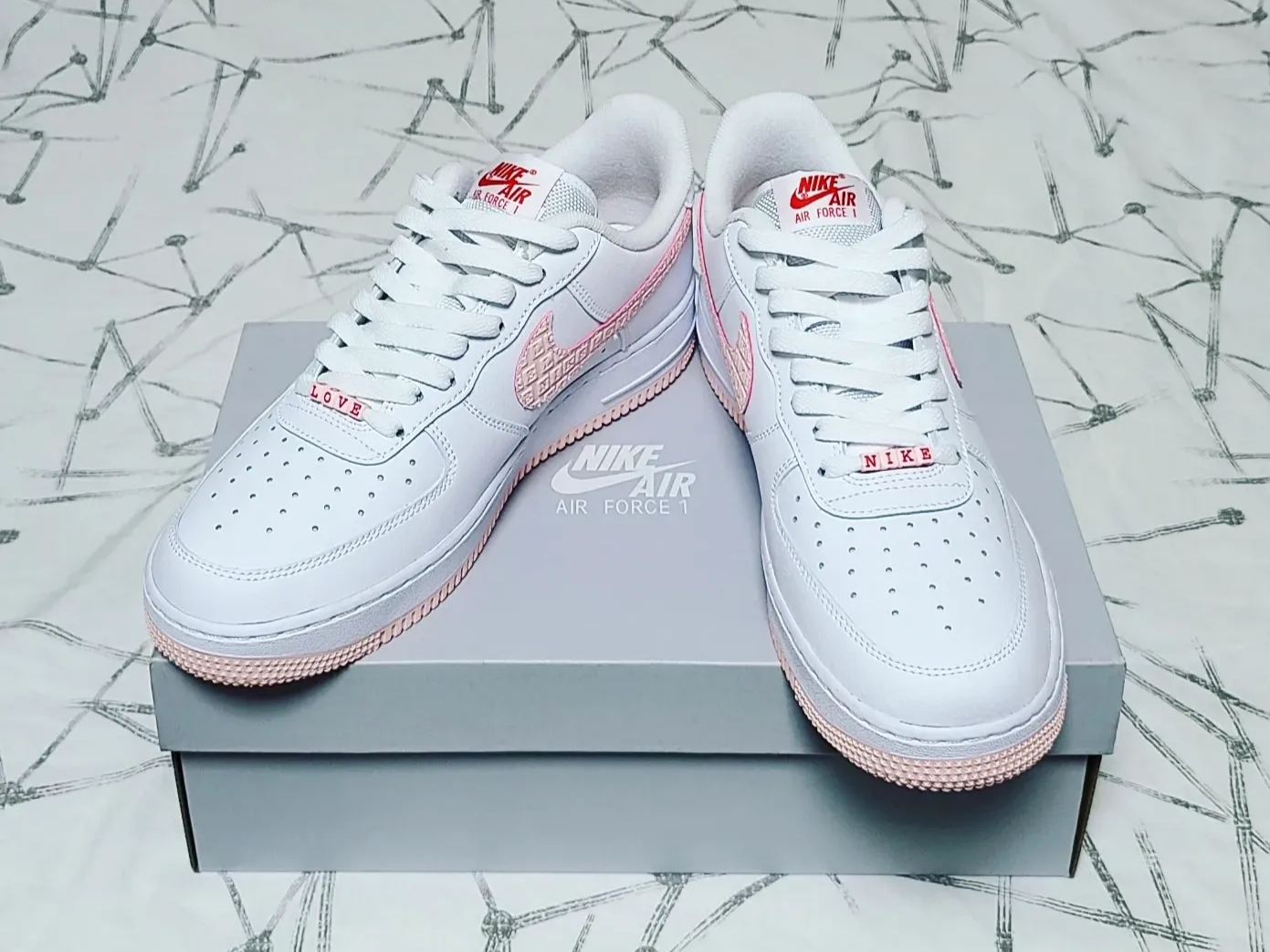 Nike Air Force 1 '07 Valentine's Day 2022 착용 스타일 - 3