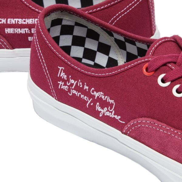 Vans Vault x Ray Barbee Leica OG Authentic LX Dark Red 착용 스타일 - 1