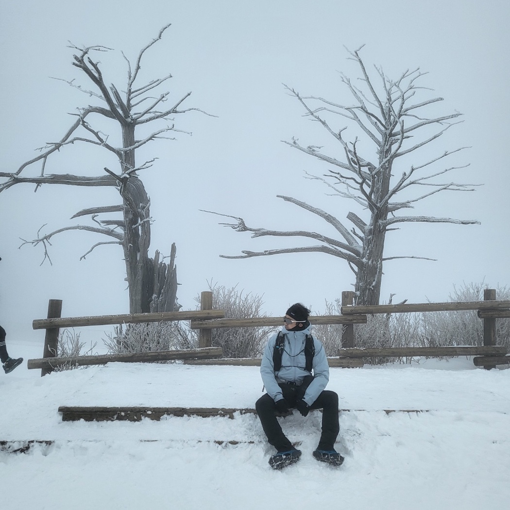 Arc'teryx Atom LT Hoody Black, Arc'teryx Mantis 2 Waistpack Black 착용 스타일 - 1