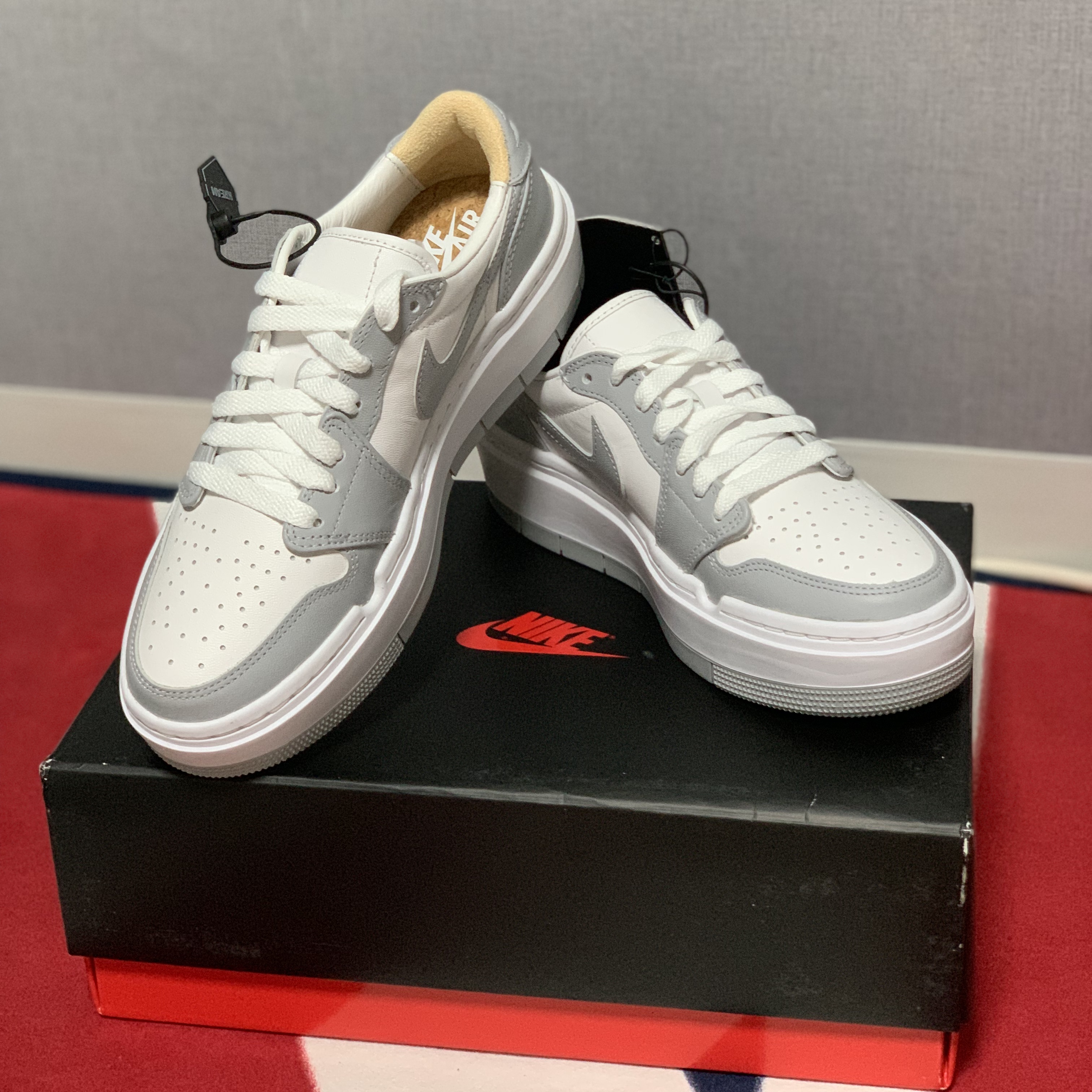 (W) Jordan 1 Elevate Low White and Wolf Grey 착용 스타일 - 2