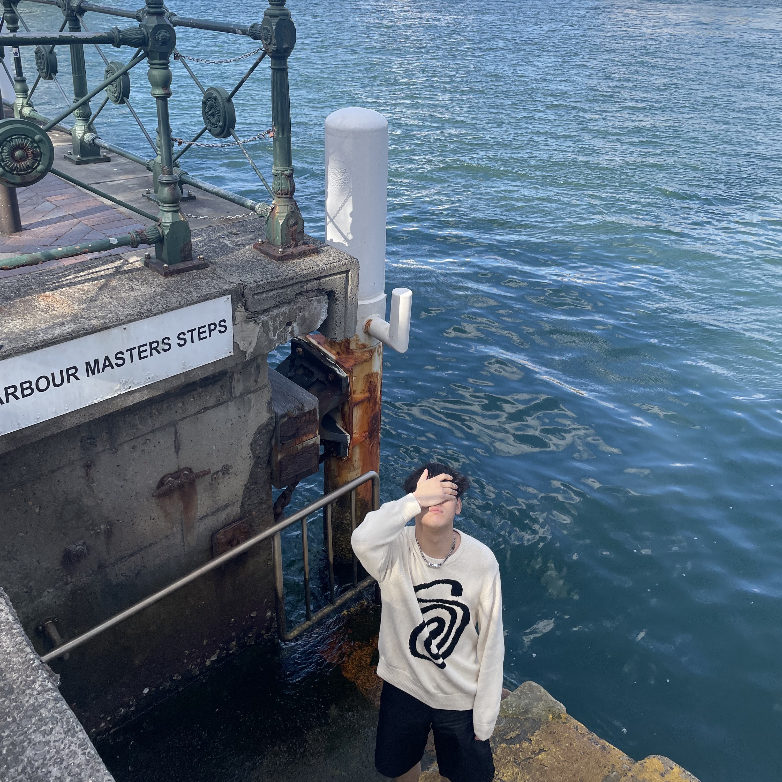 Stussy Curly S Sweater Natural 착용 스타일