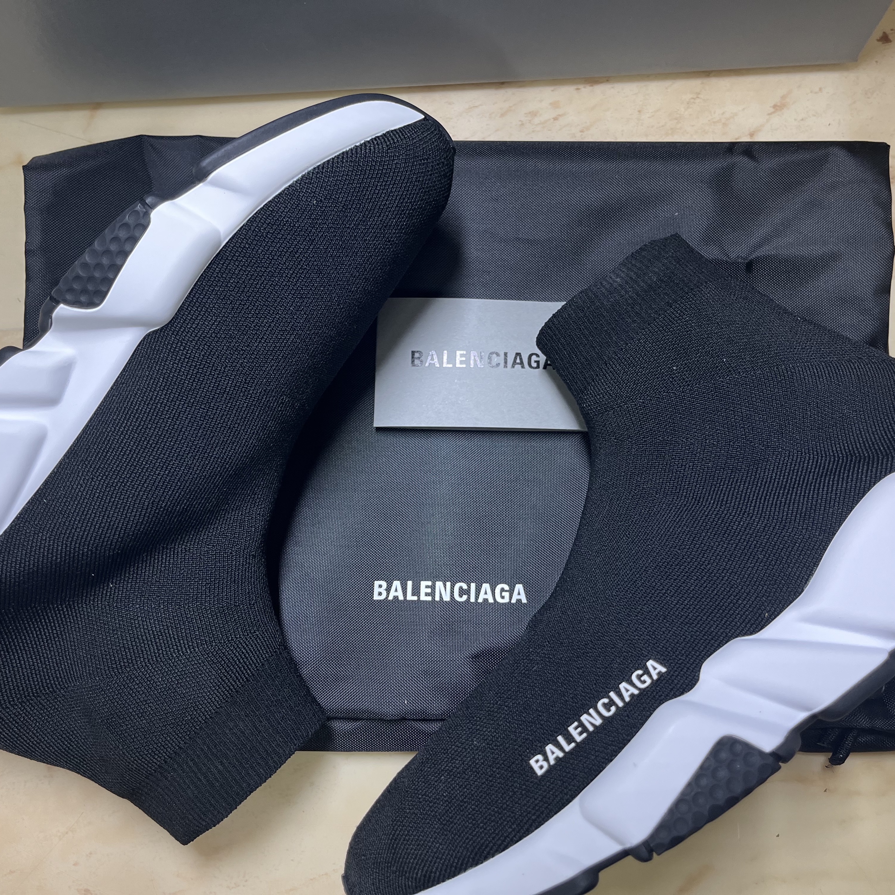 Balenciaga Speed Trainer Black White 2021/2022 착용 스타일 - 4