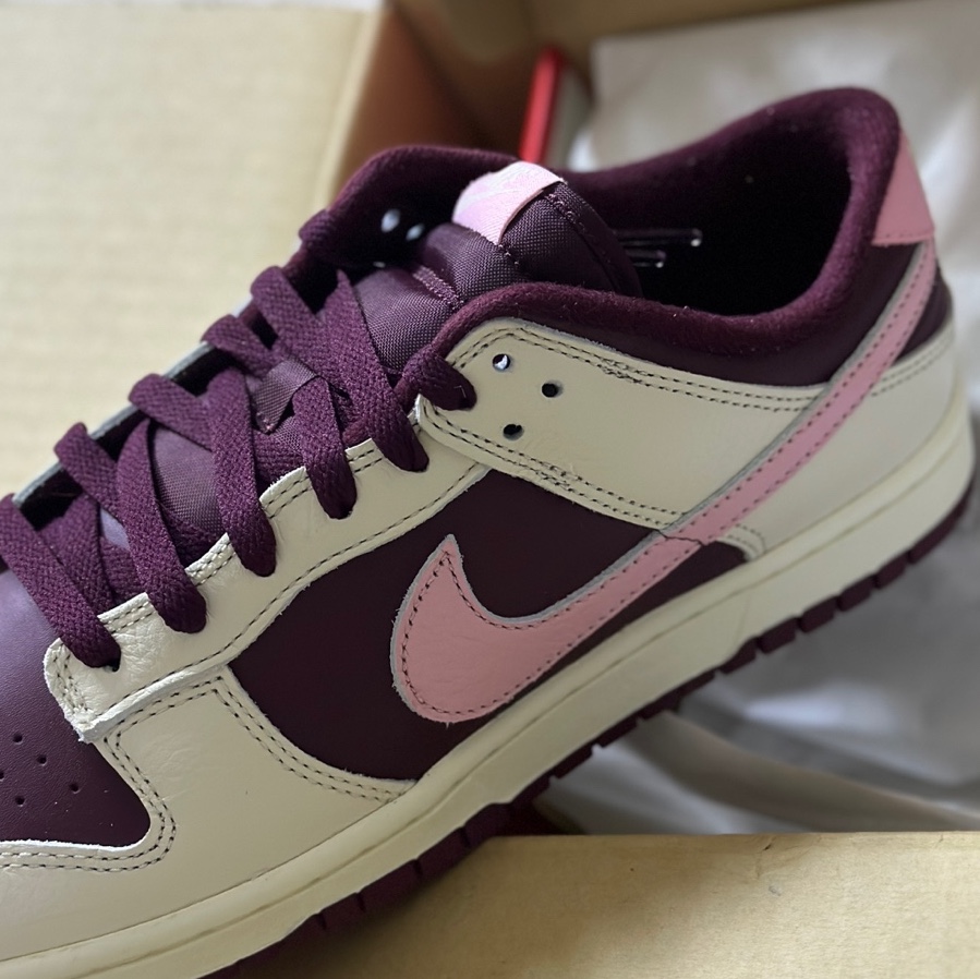 NIke Dunk Low Retro Night Maroon and Medium Soft Pink 착용 스타일 - 2